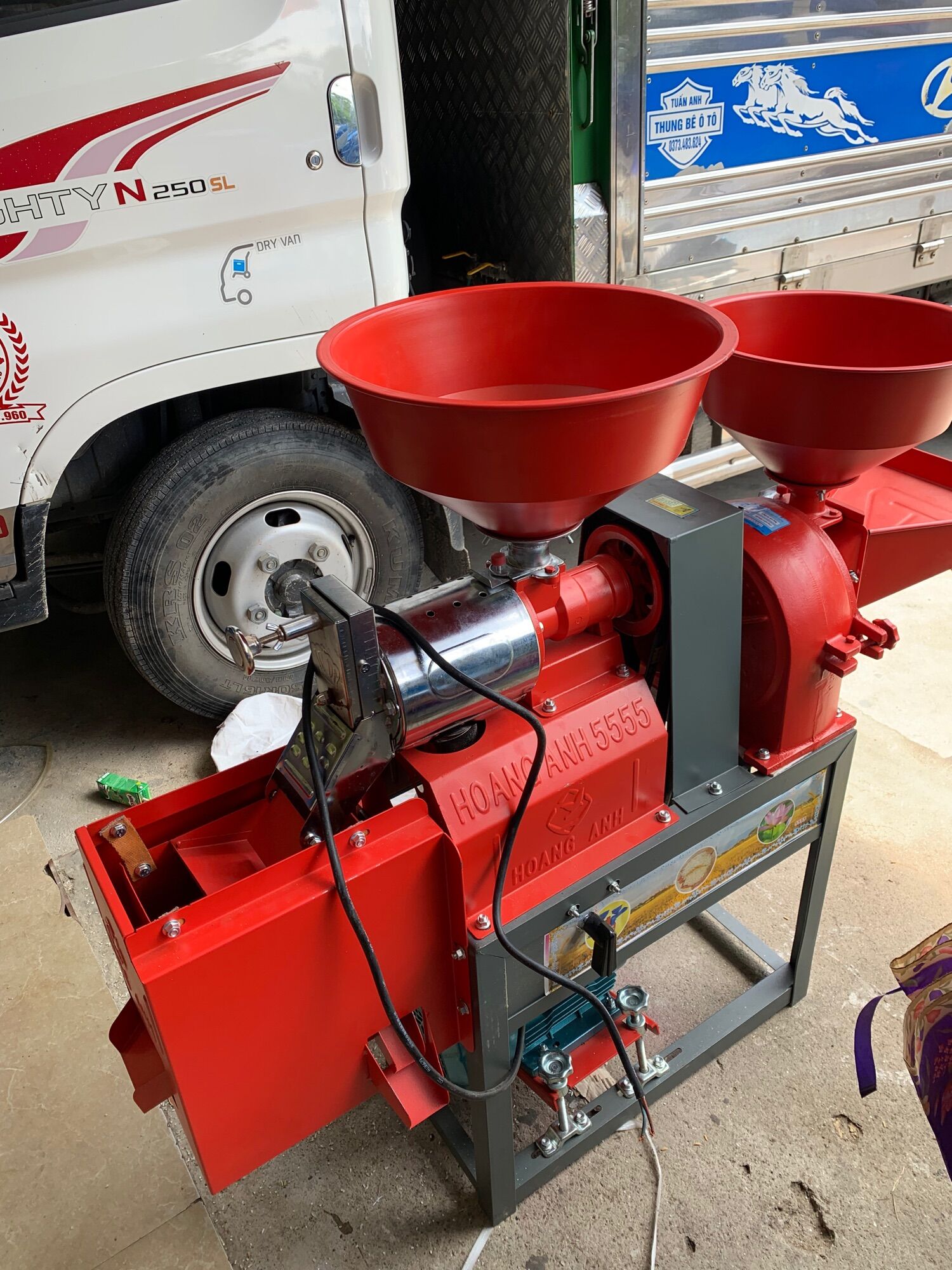 Máy sát gạo 2 tác dụng Hoàng Anh