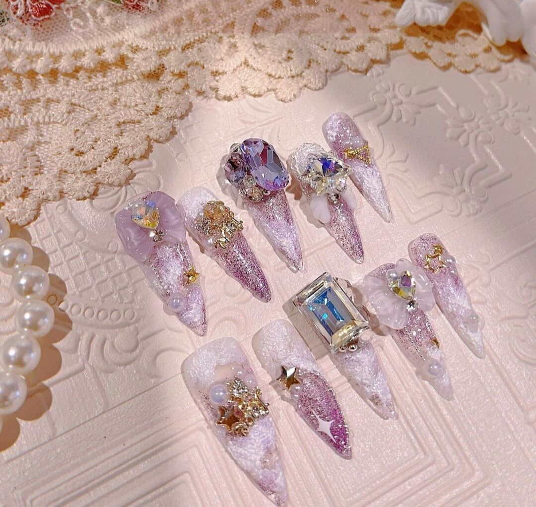 Nailbox thiết kế trắng tím charm đá - mã5