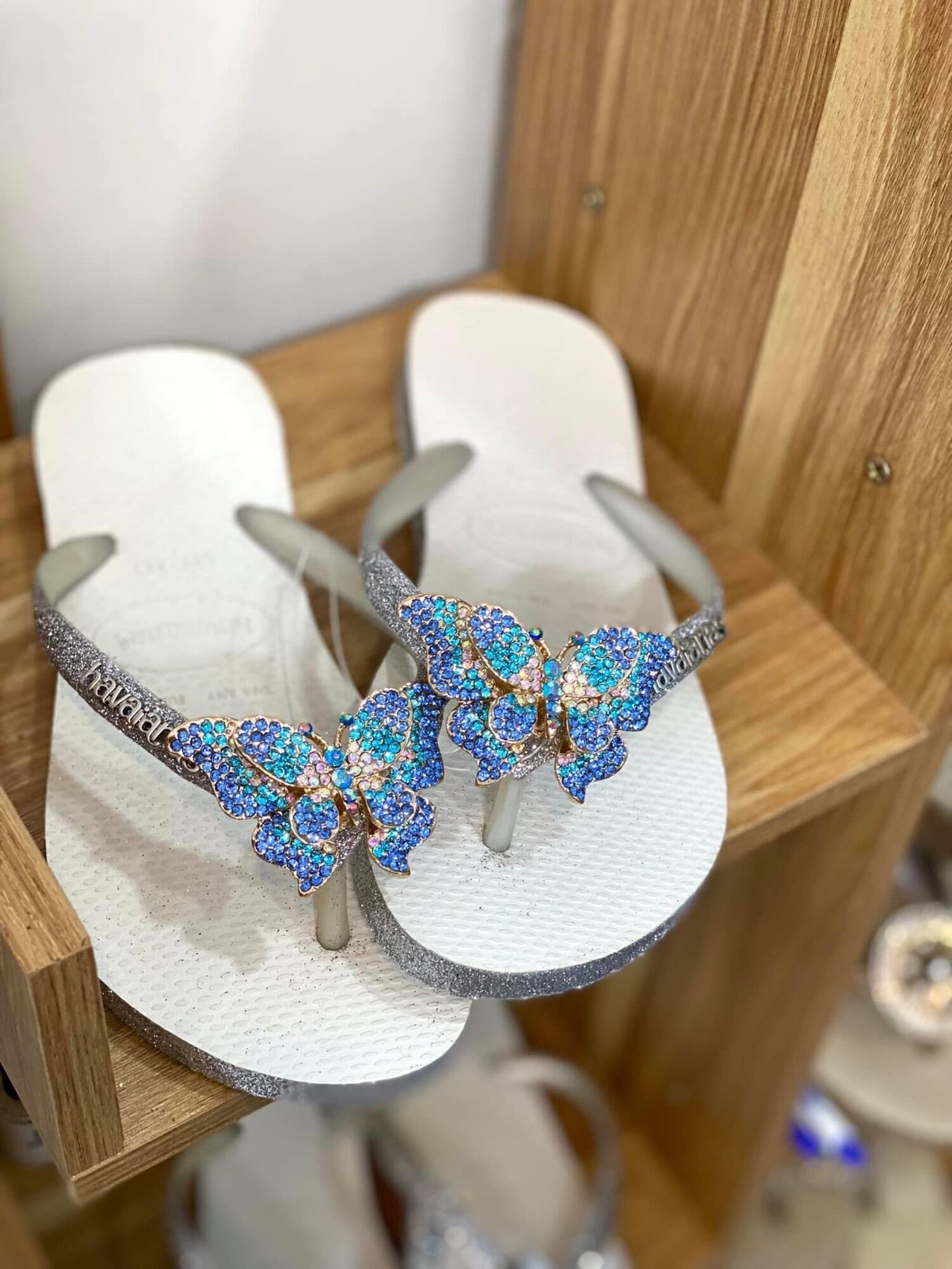 Havaianas nhũ kèm charm
