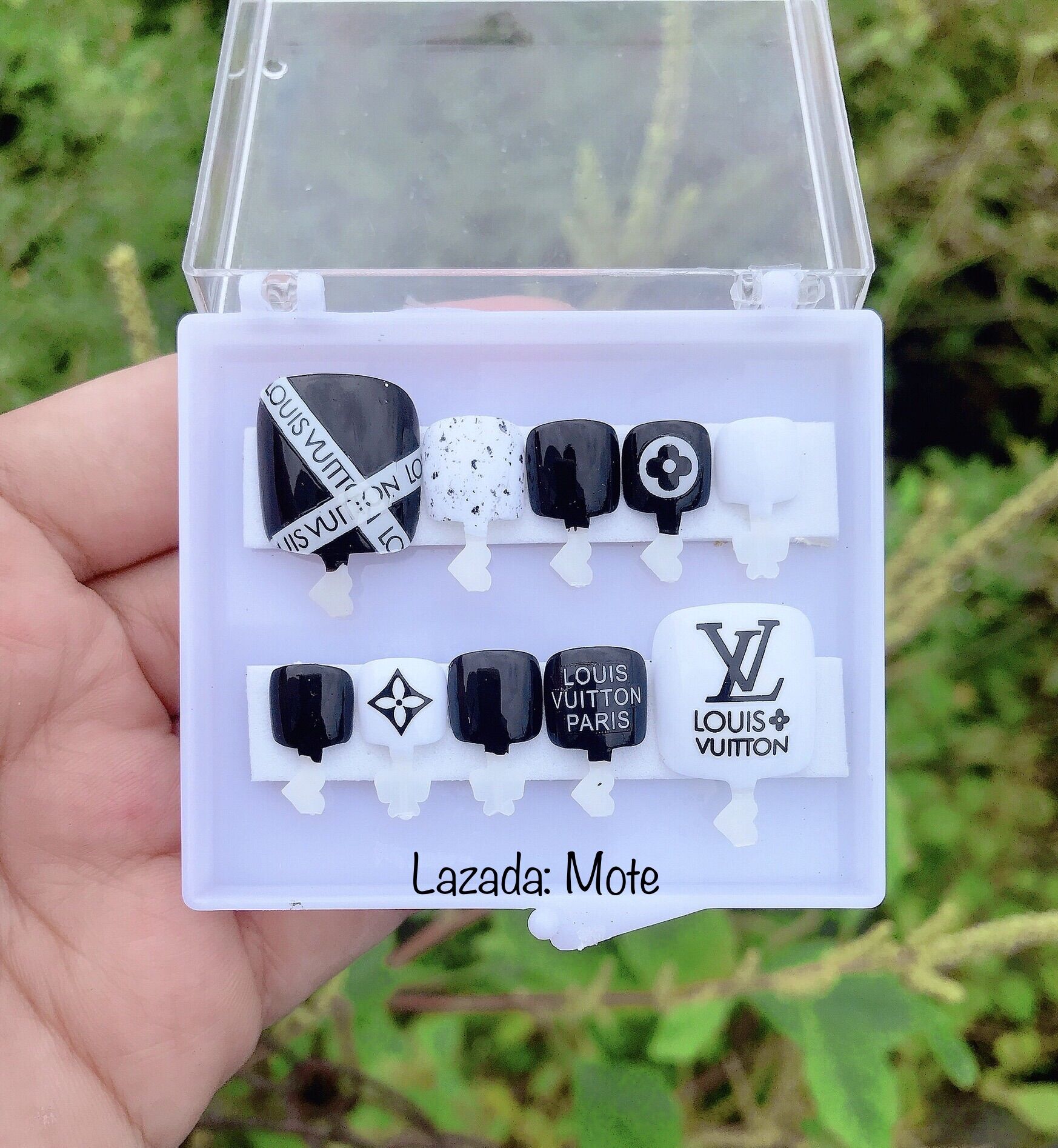 Nailbox - Móng chân úp nails LV thiết kế