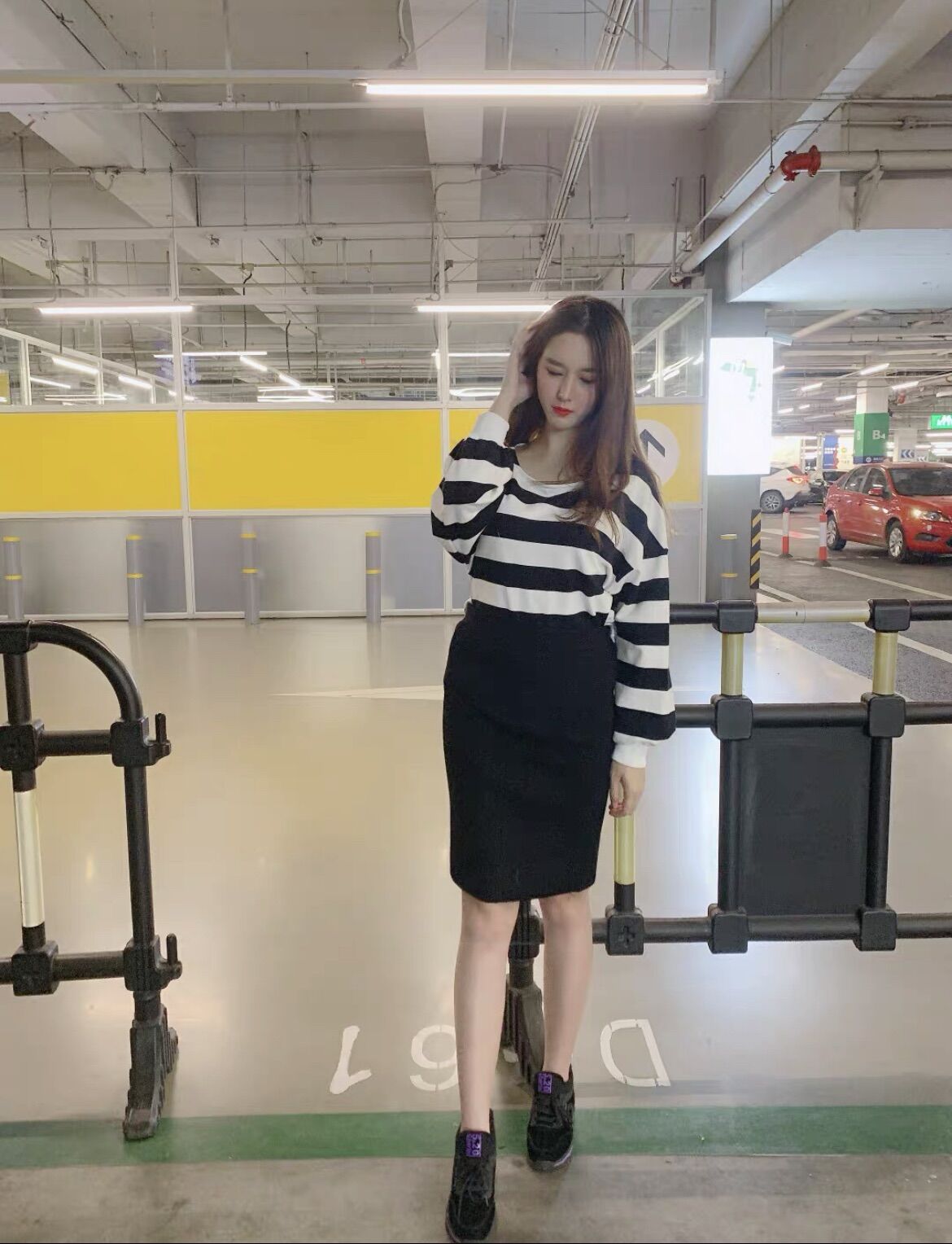 Chân váy len dáng ngắn xẻ tà