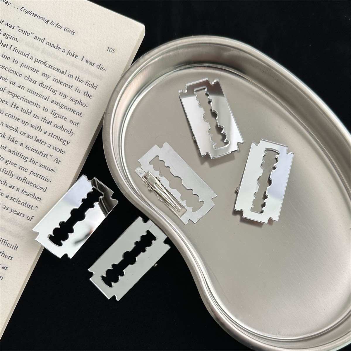 Kẹp tóc hình lưỡi lam 5cm độc lạ