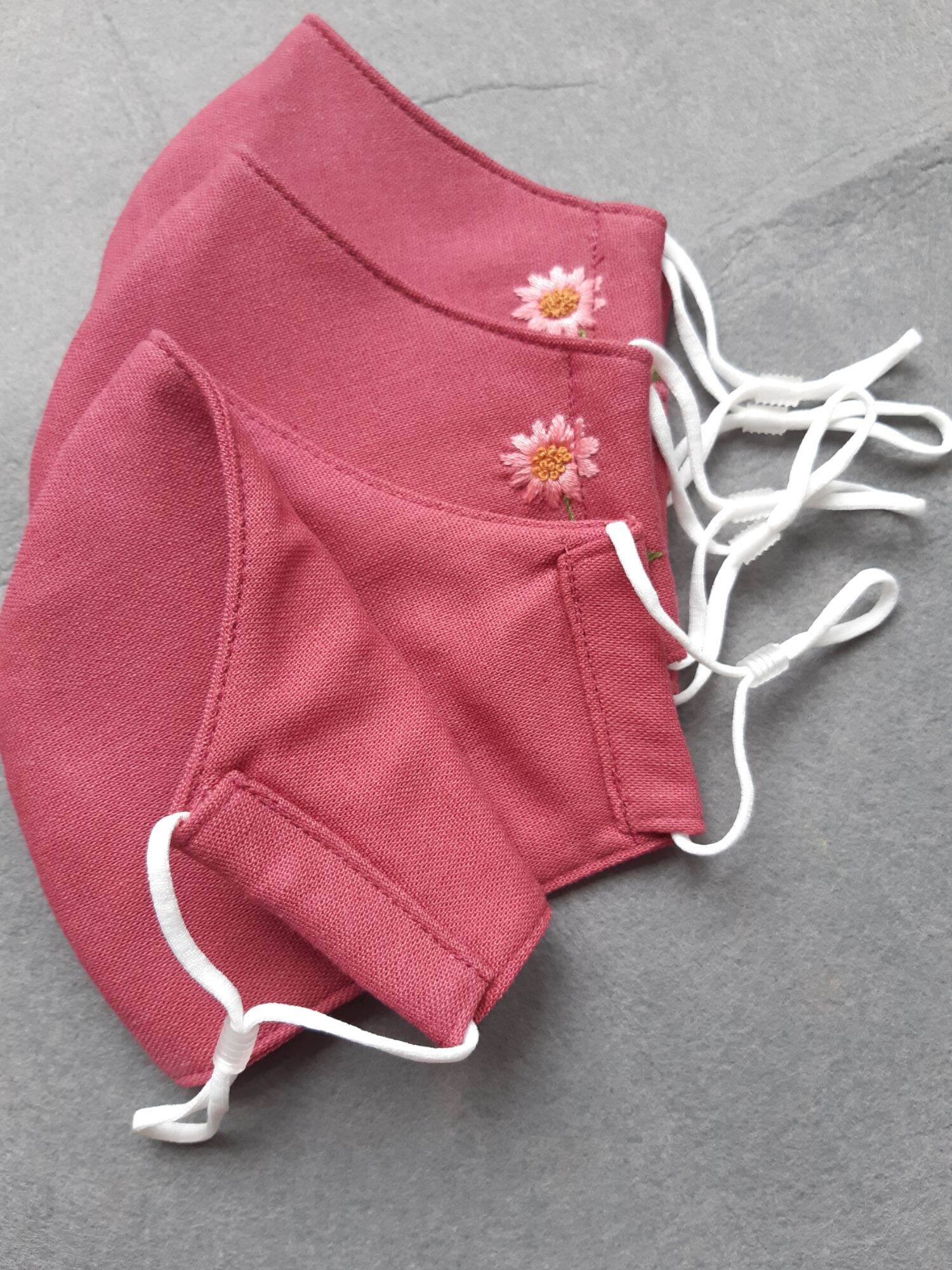 Khẩu trang thêu tay vải linen