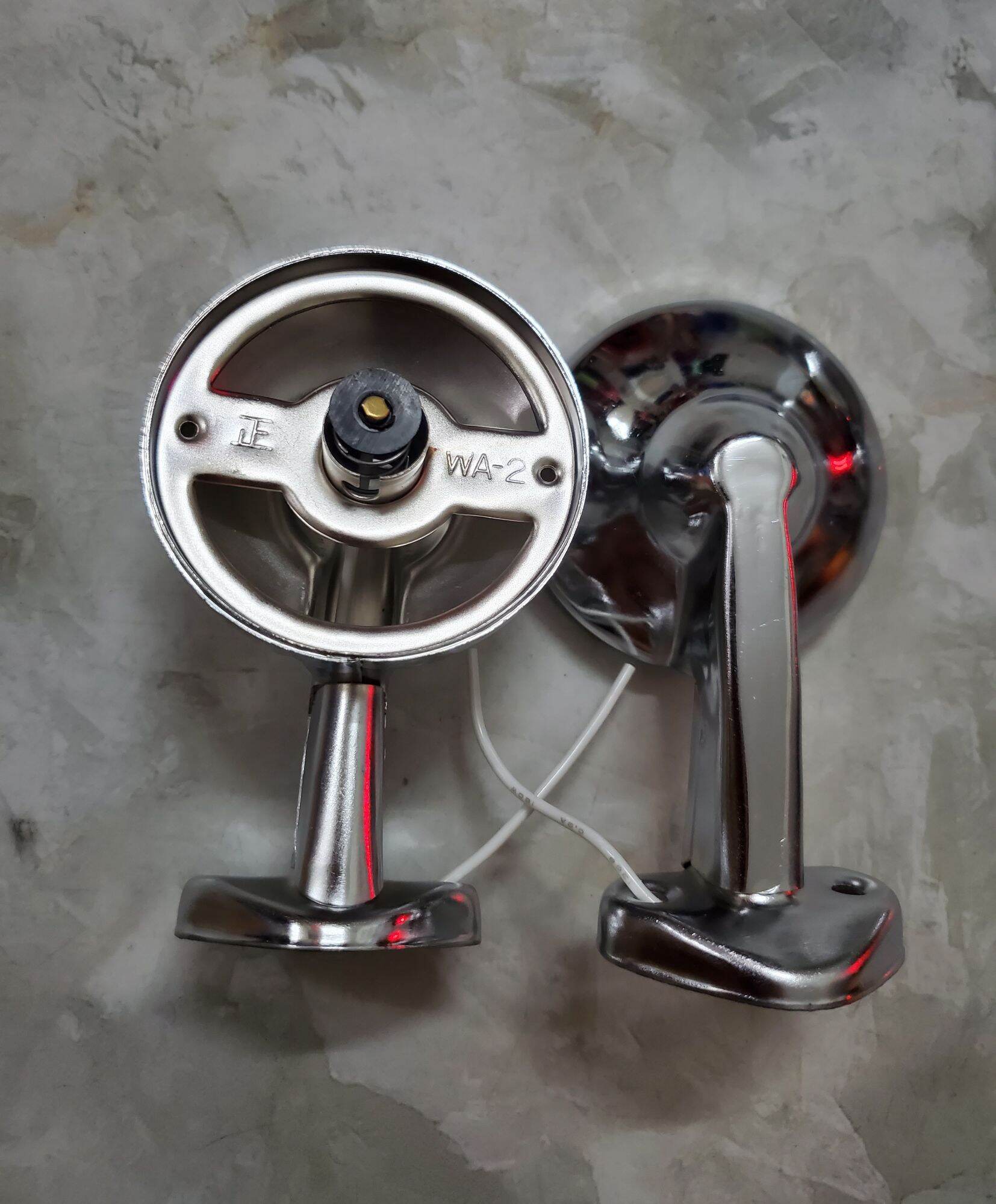 Đế đèn xi nhan trước và sau xe Cúp 81.