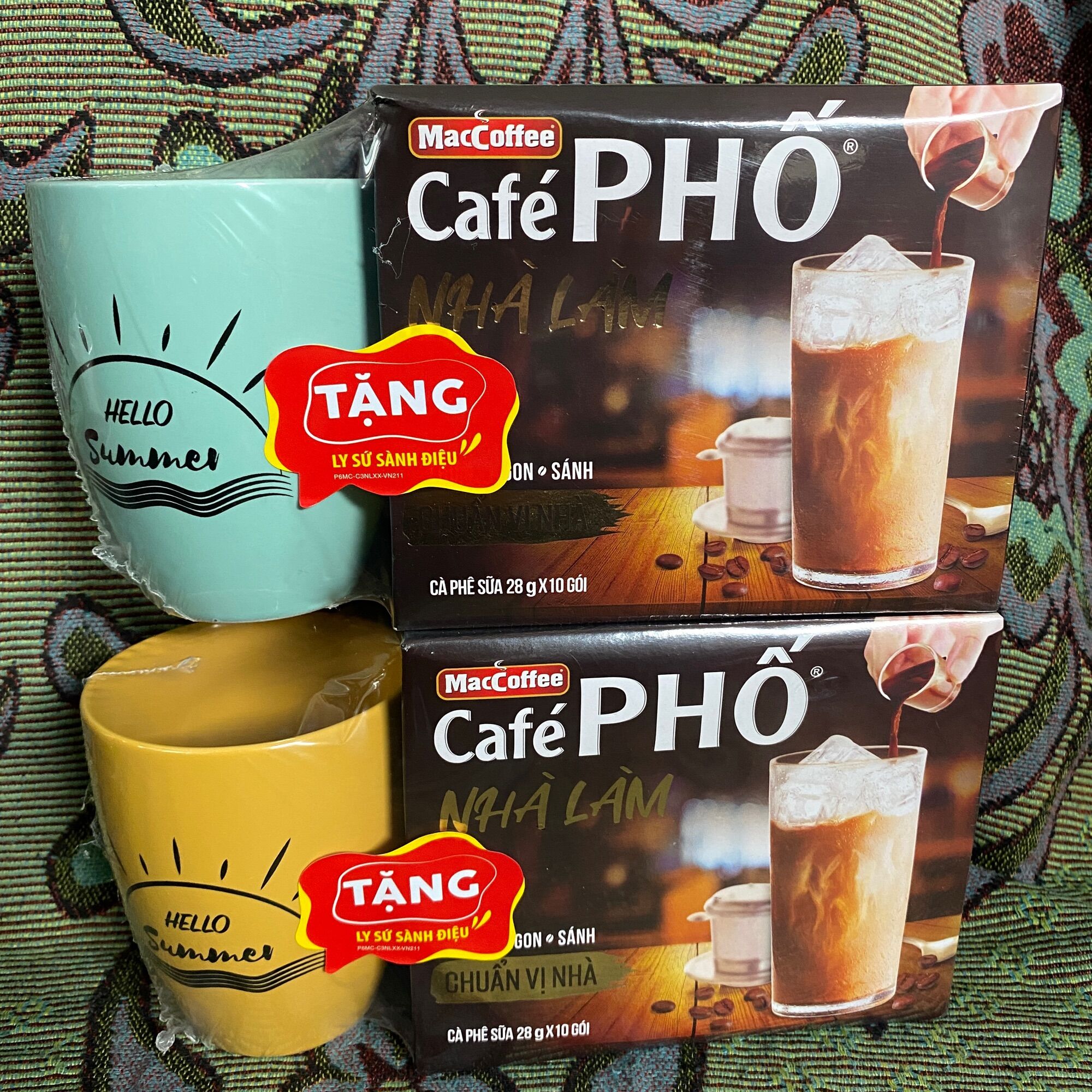 Cà phê phố tặng ly sứ