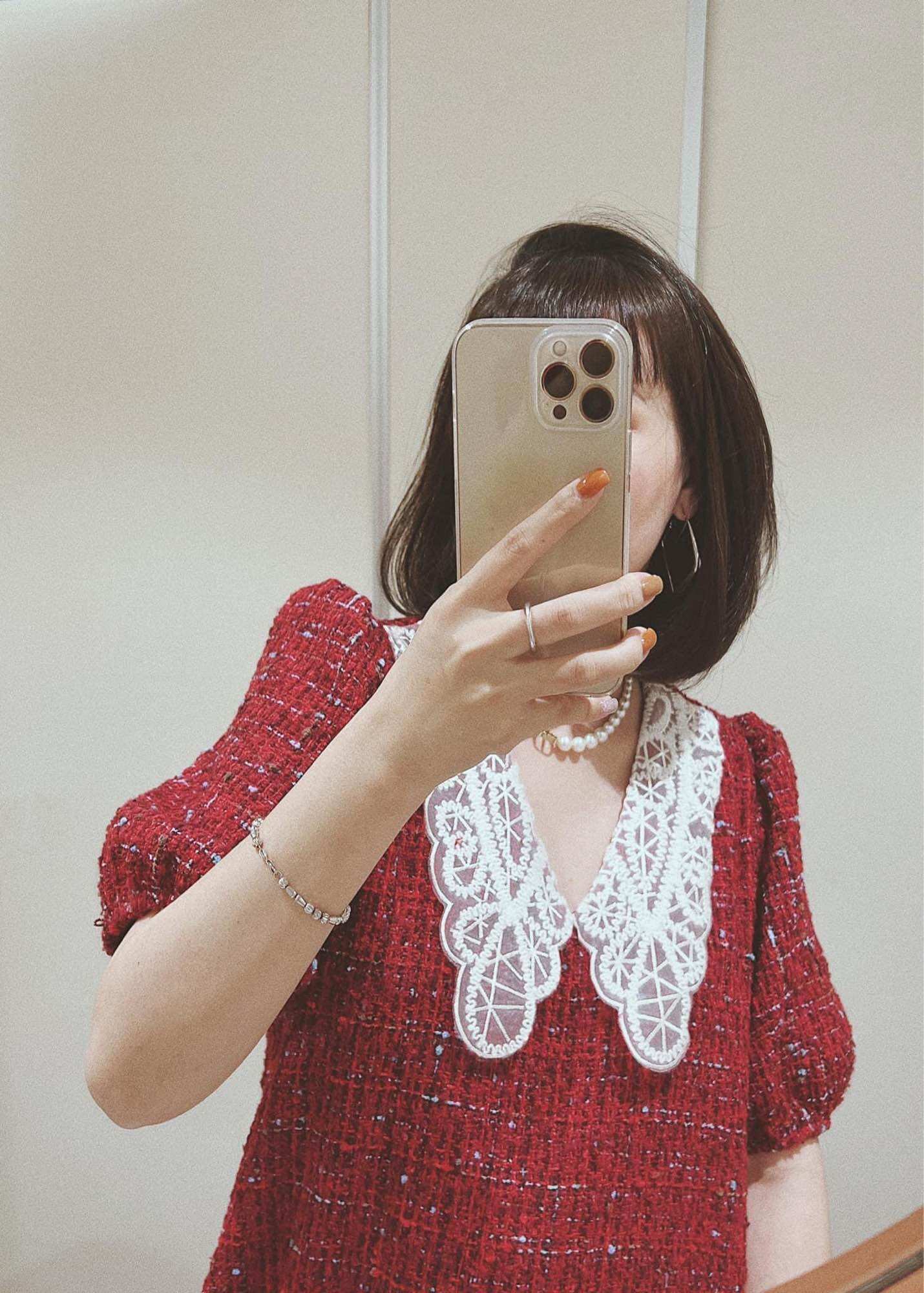 Váy dạ tweed đỏ cổ ren