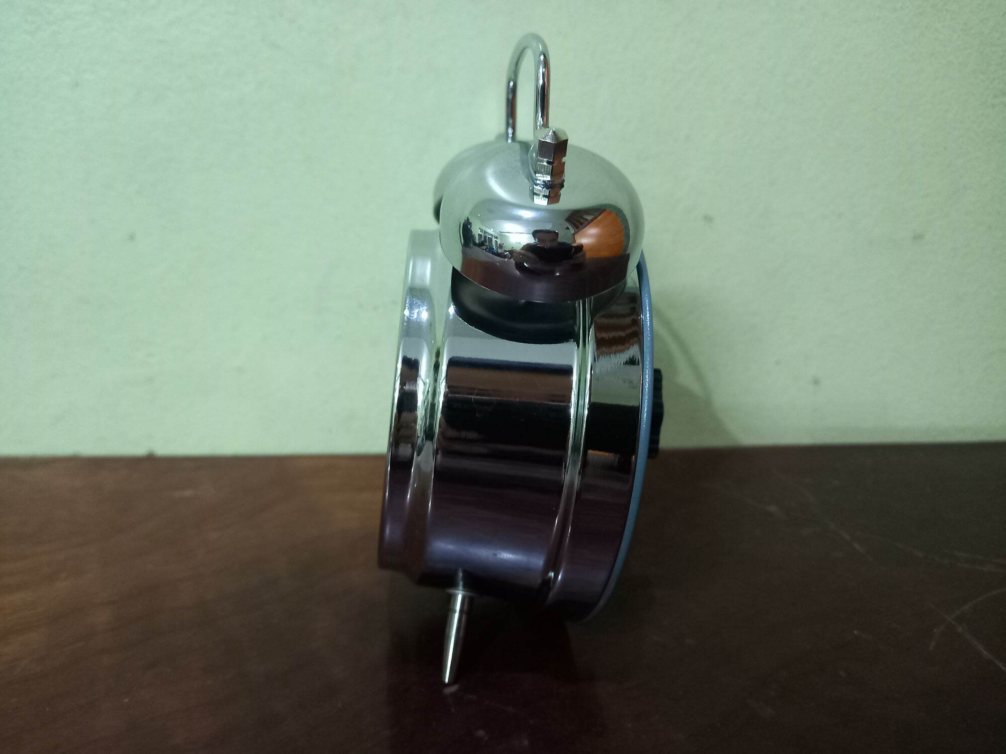 Đồng hồ con gà mổ thóc, chất liệu sắt