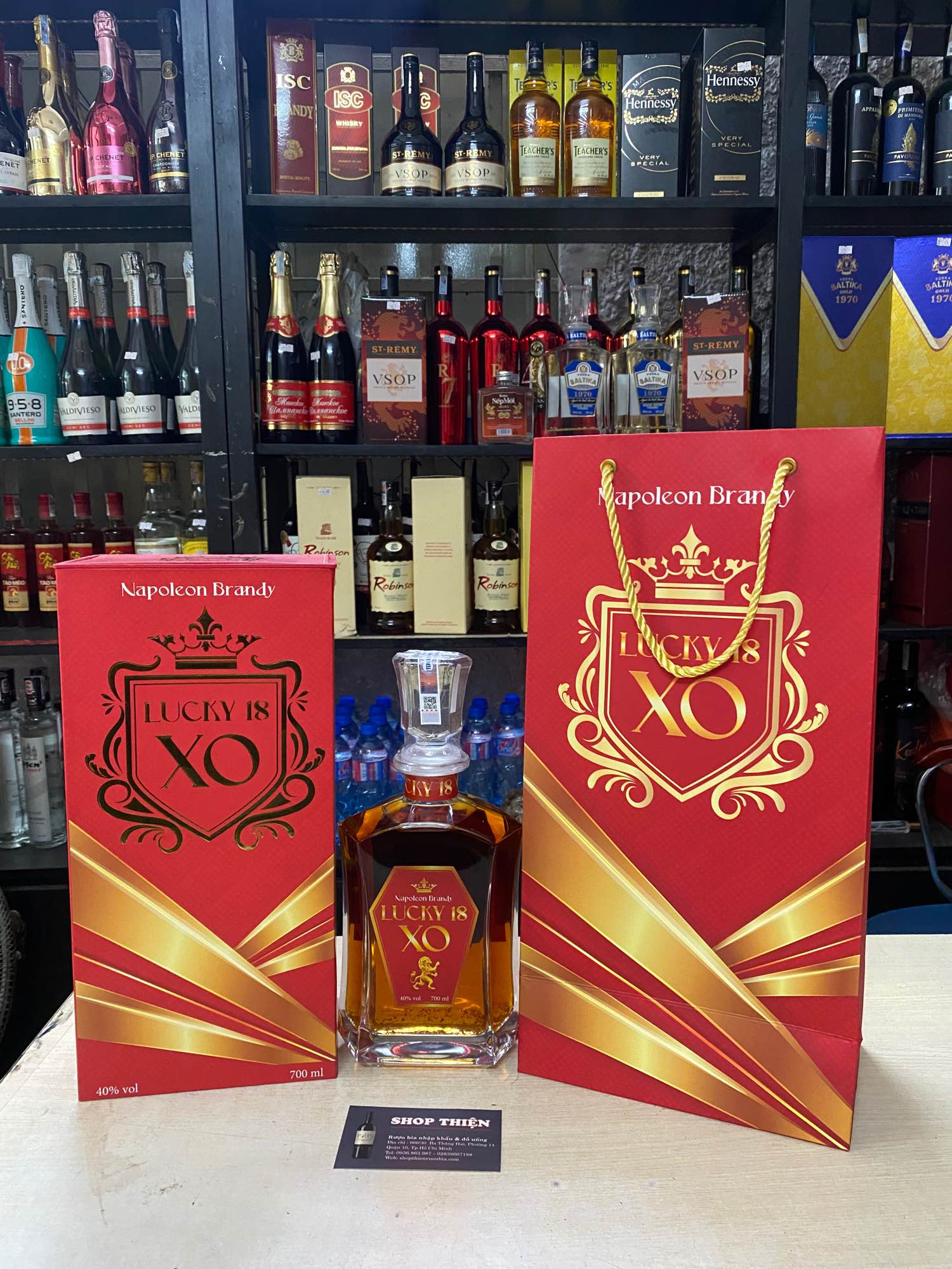 LUCKY 18 XO Có Vảy Vàng Napoleon Brandy 40% 700ml
