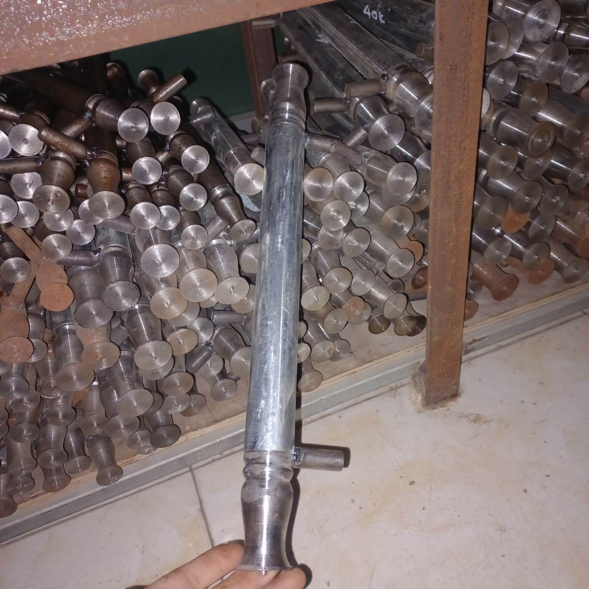 Tay nắm cửa sắt,cổng sắt,nhiều kích cỡ
