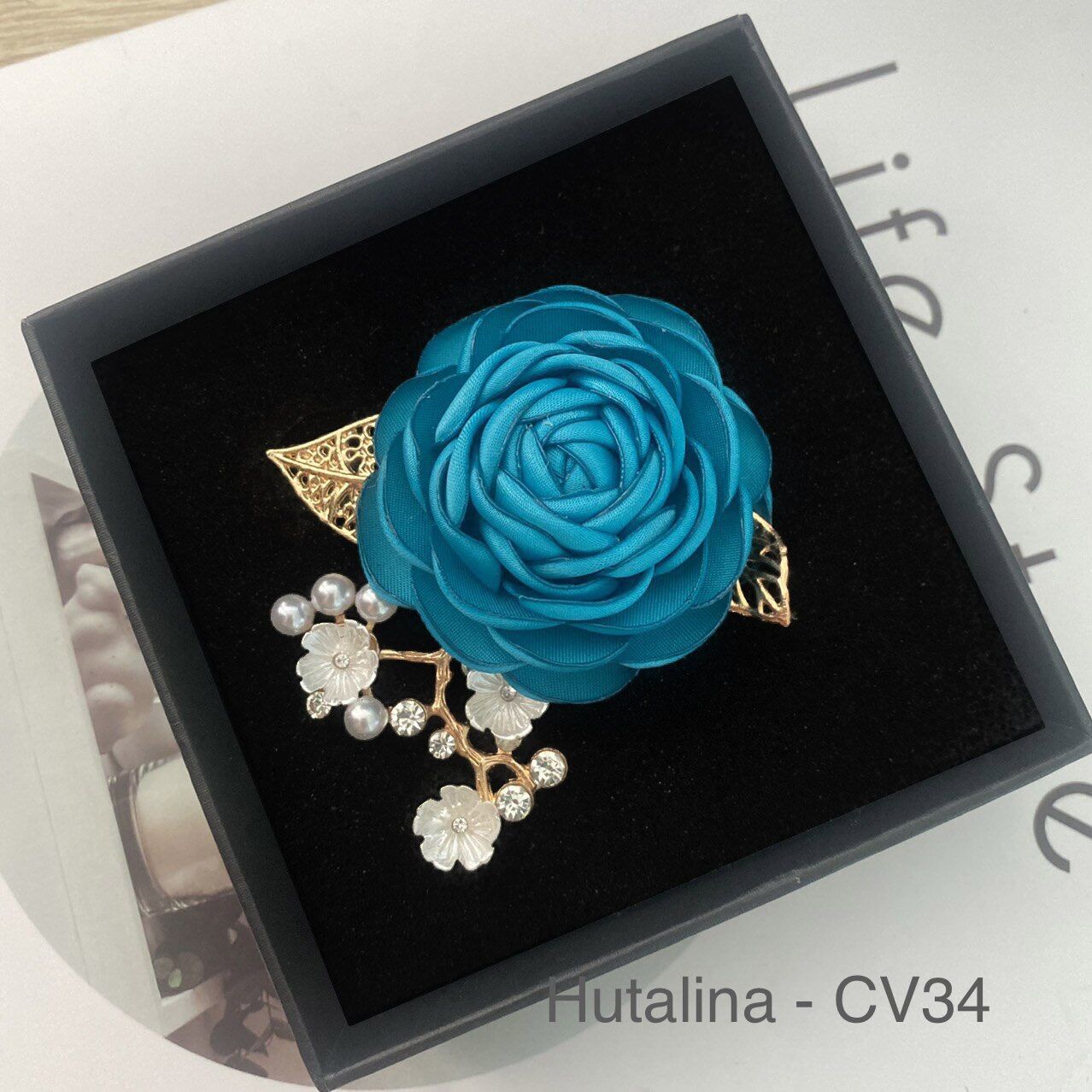 Hoa Cài Áo Handmade CV34 - HUTALINA