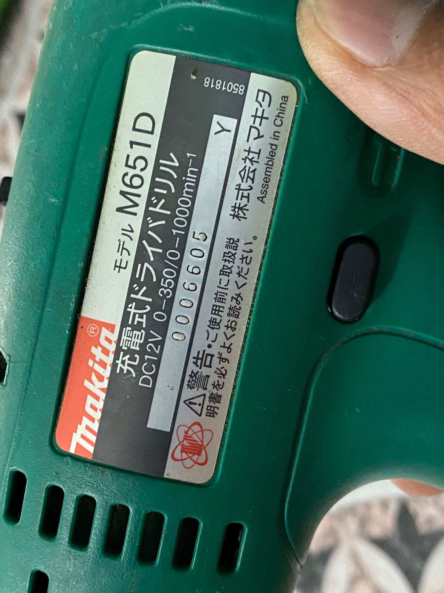 Máy khoan pin 12v Makita.
