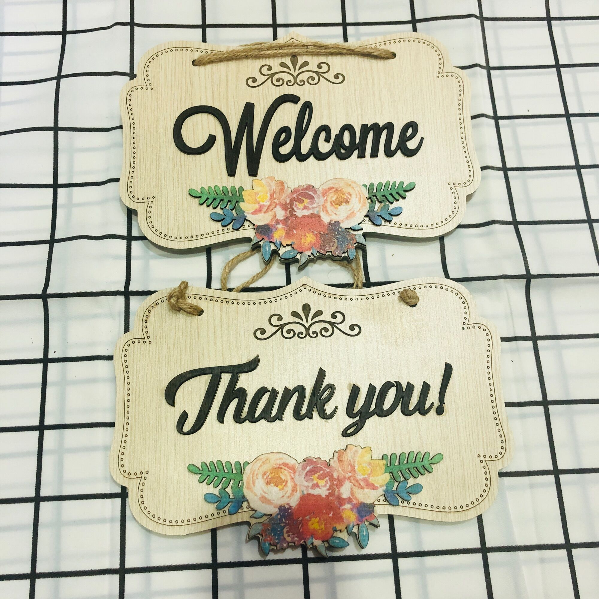Bảng gỗ 3D hai mặt chữ Welcome và thank you treo cửa shop thời trang quán cafe tặng móc dán trong suốt