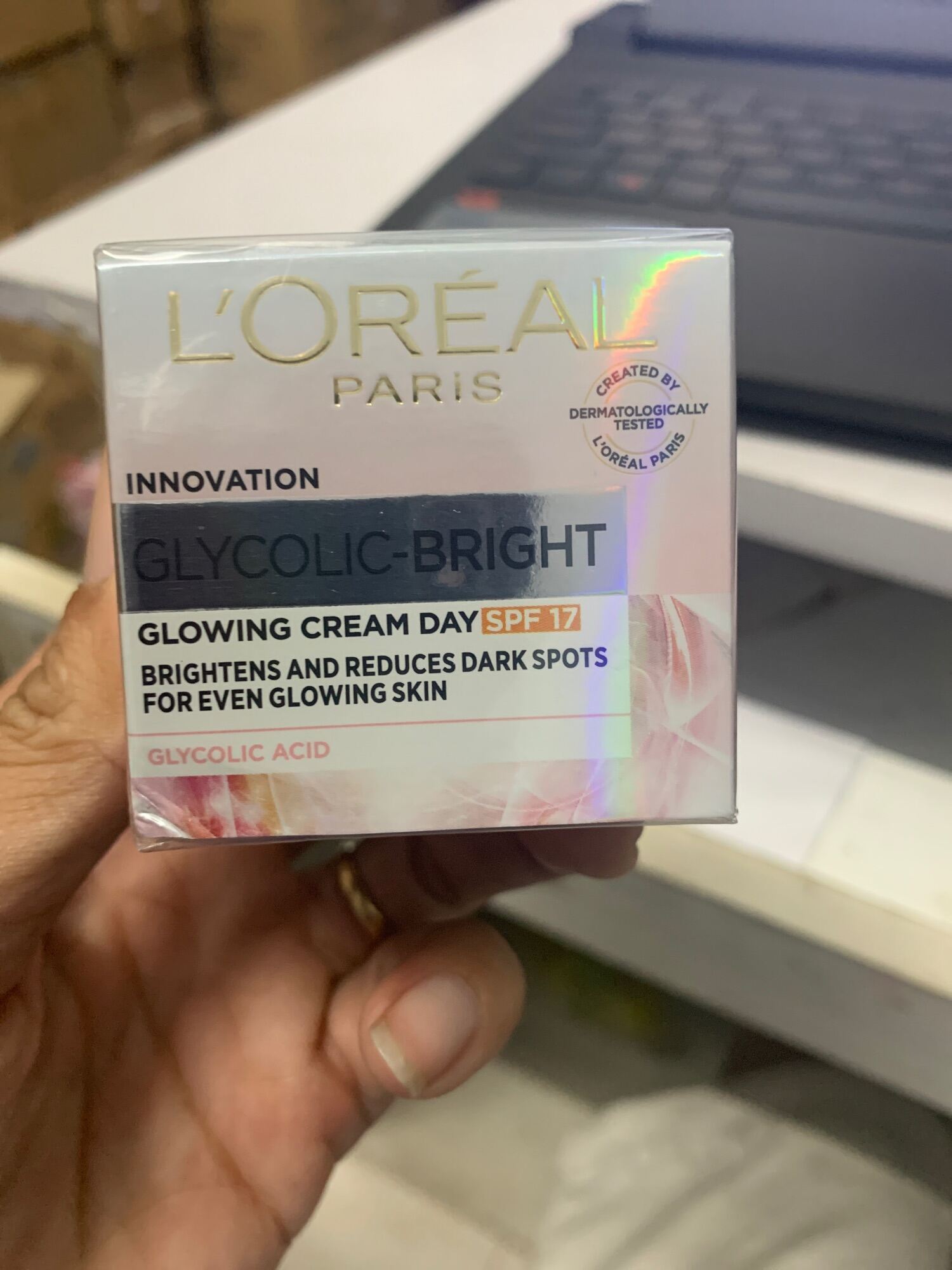 Kem dưỡng sáng da Loreal Paris glycolic bright glowing cream Day