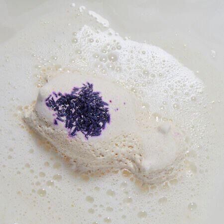 Bom tắm LUSH - Sleepy Bear bath bomb