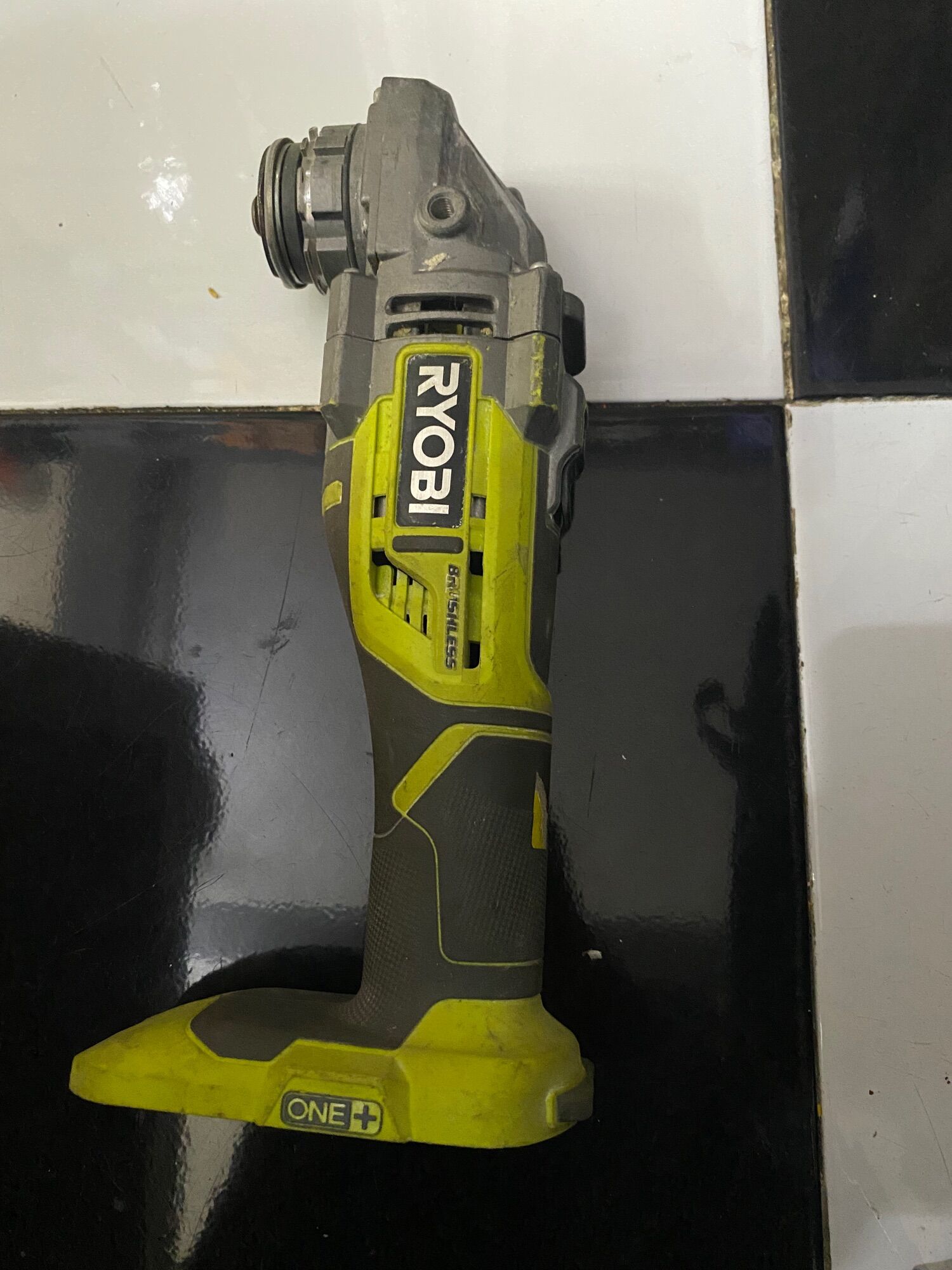 Thanh lý xác máy mài Ryobi