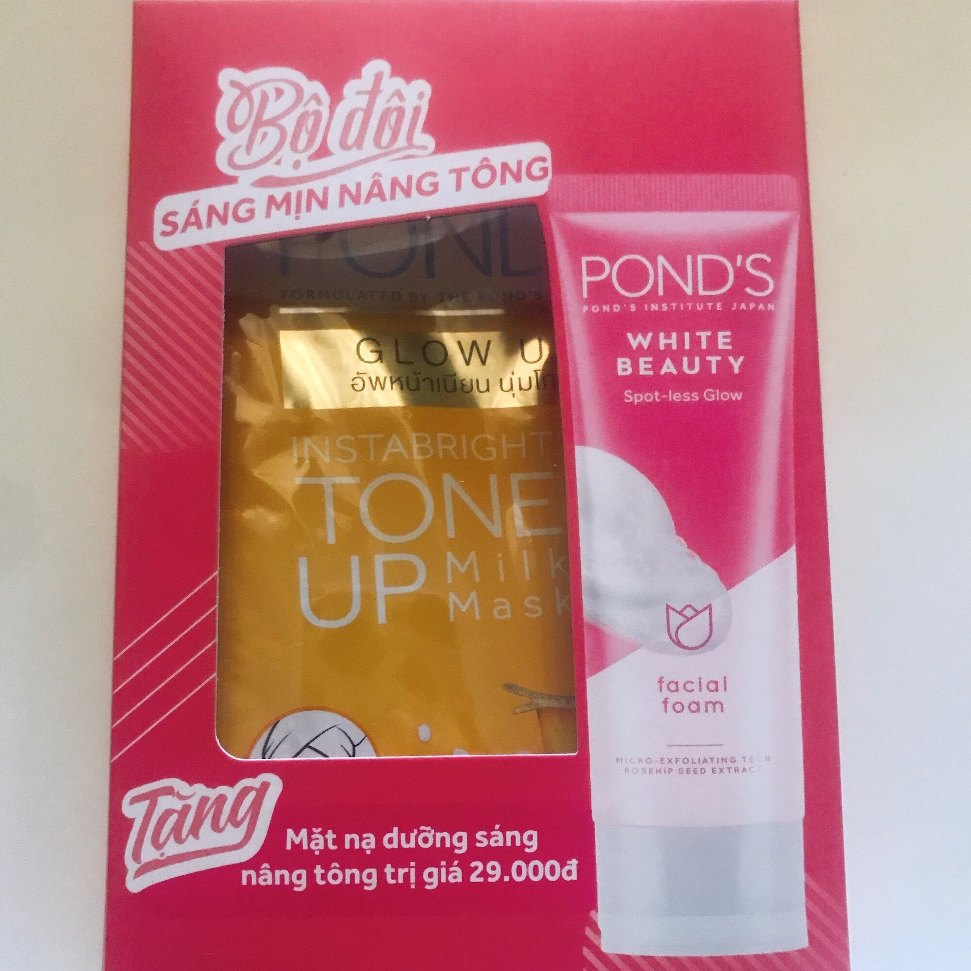 Sữa rửa mặt pond’s tặng kem tinh chất sáng da nâng tông