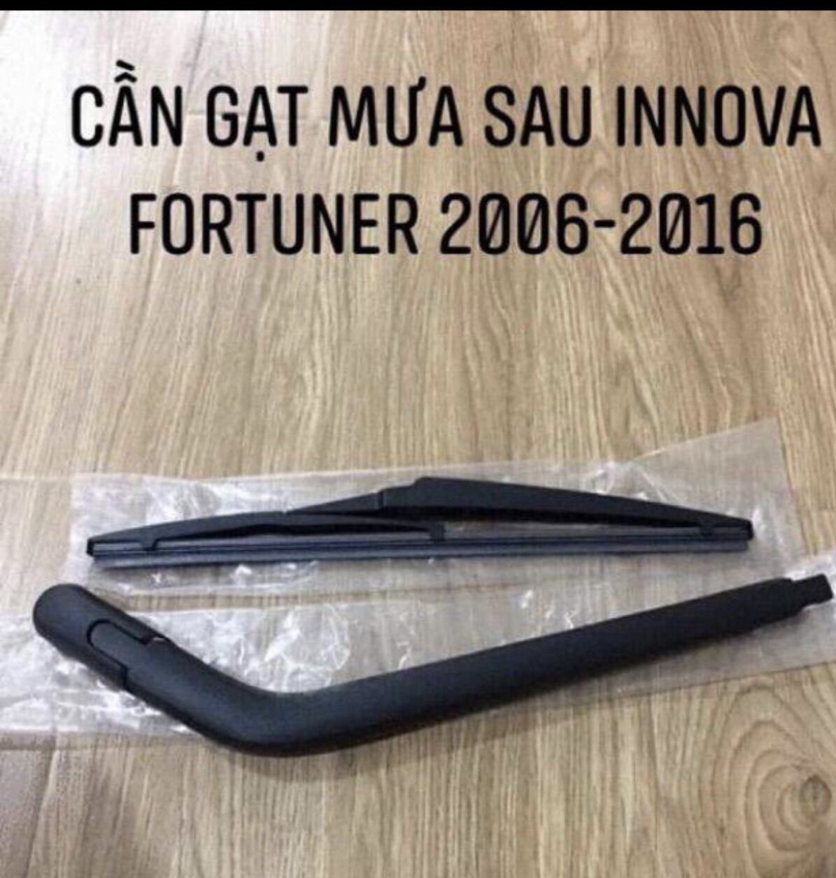Gạt mưa sau innova