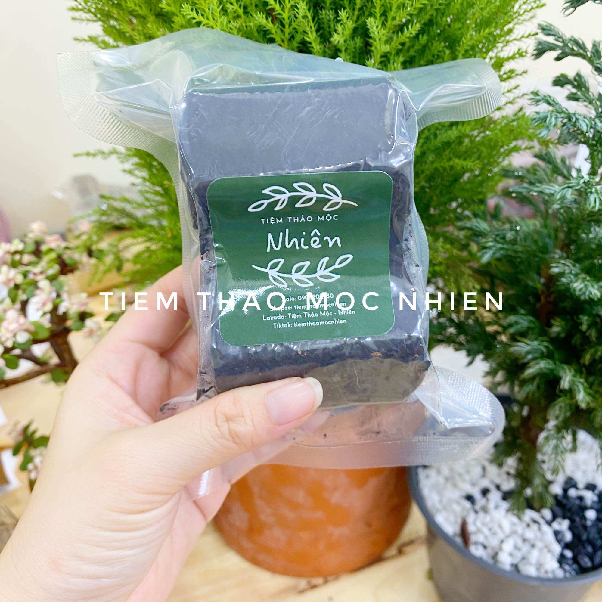Than gáo dừa xông thảo mộc