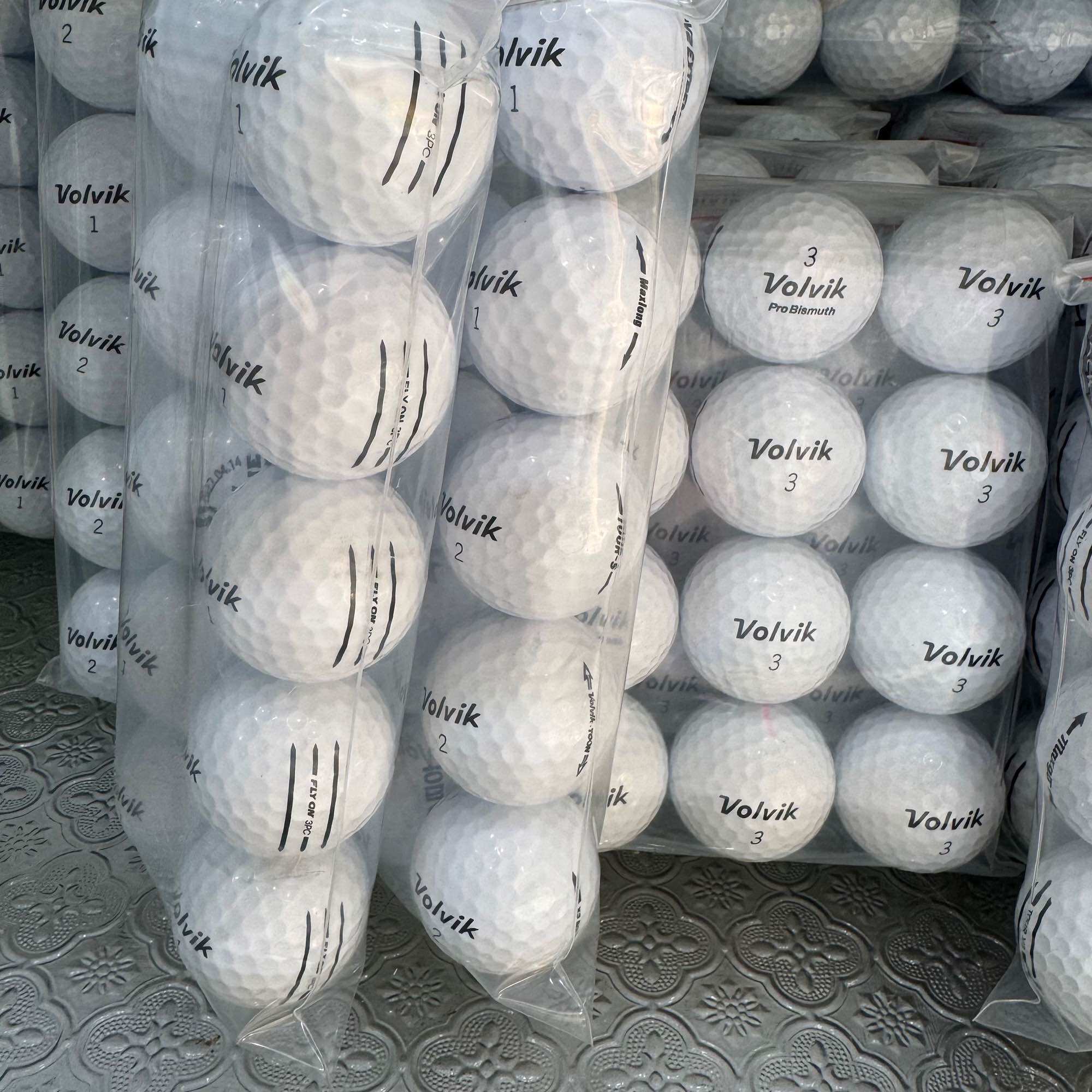 Bóng golf Volvik màu trắng độ mới 99% (Combo 10 quả)