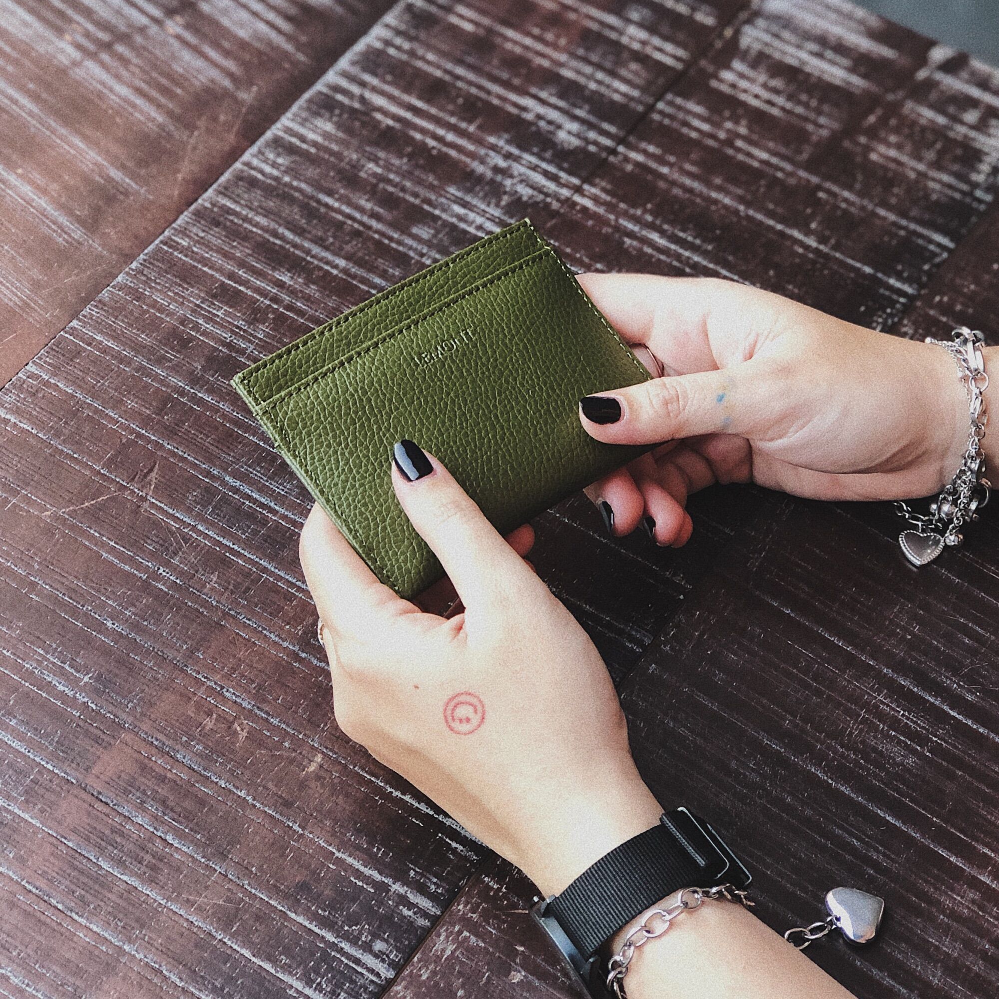 CARD HOLDER LEMONT HALF-PRICE DEAL