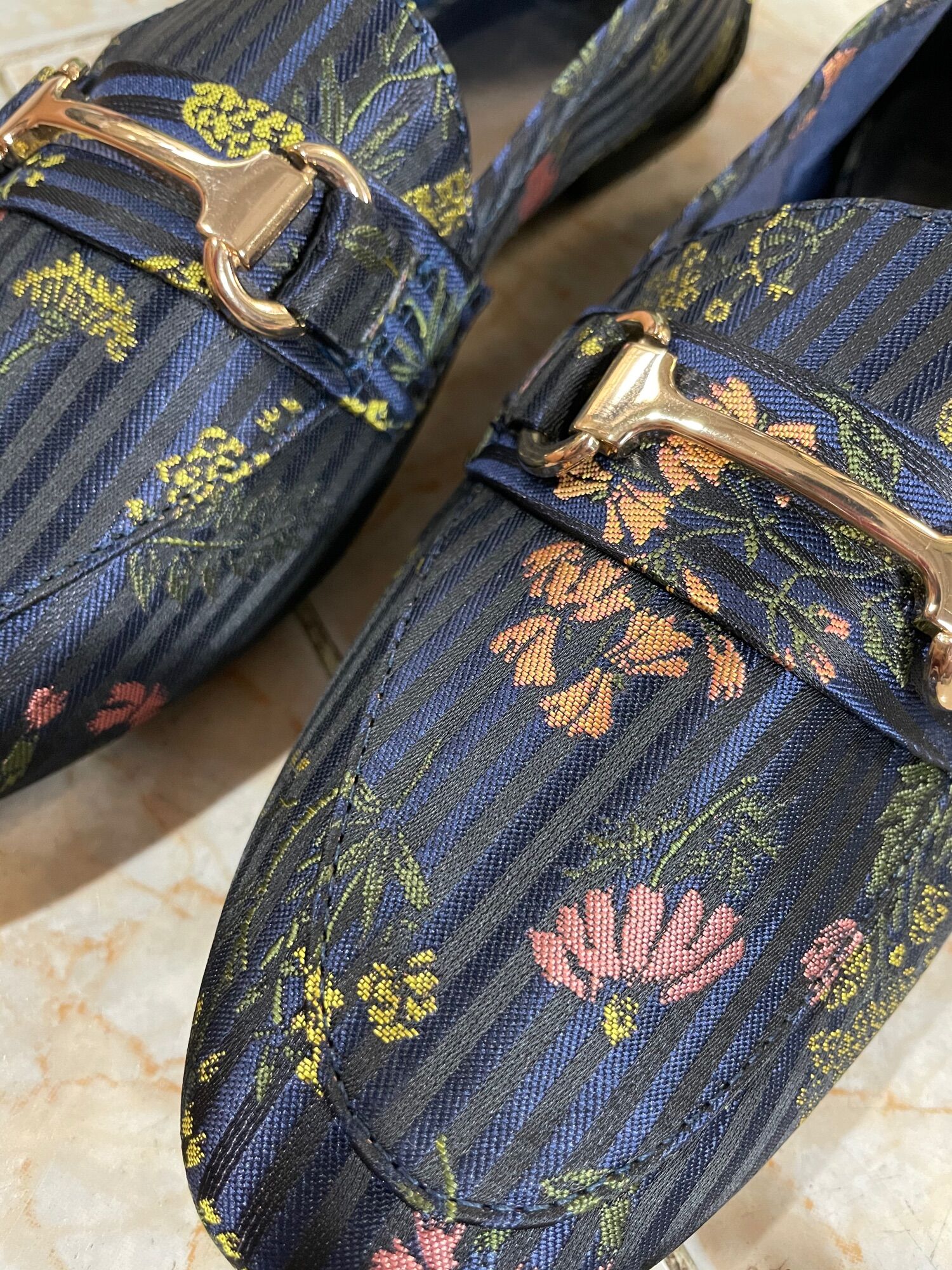 Giày M&S Dư Xịn Vải Gấm Sang Chảnh Cá Tính Size 37 ( Có Sẵn )