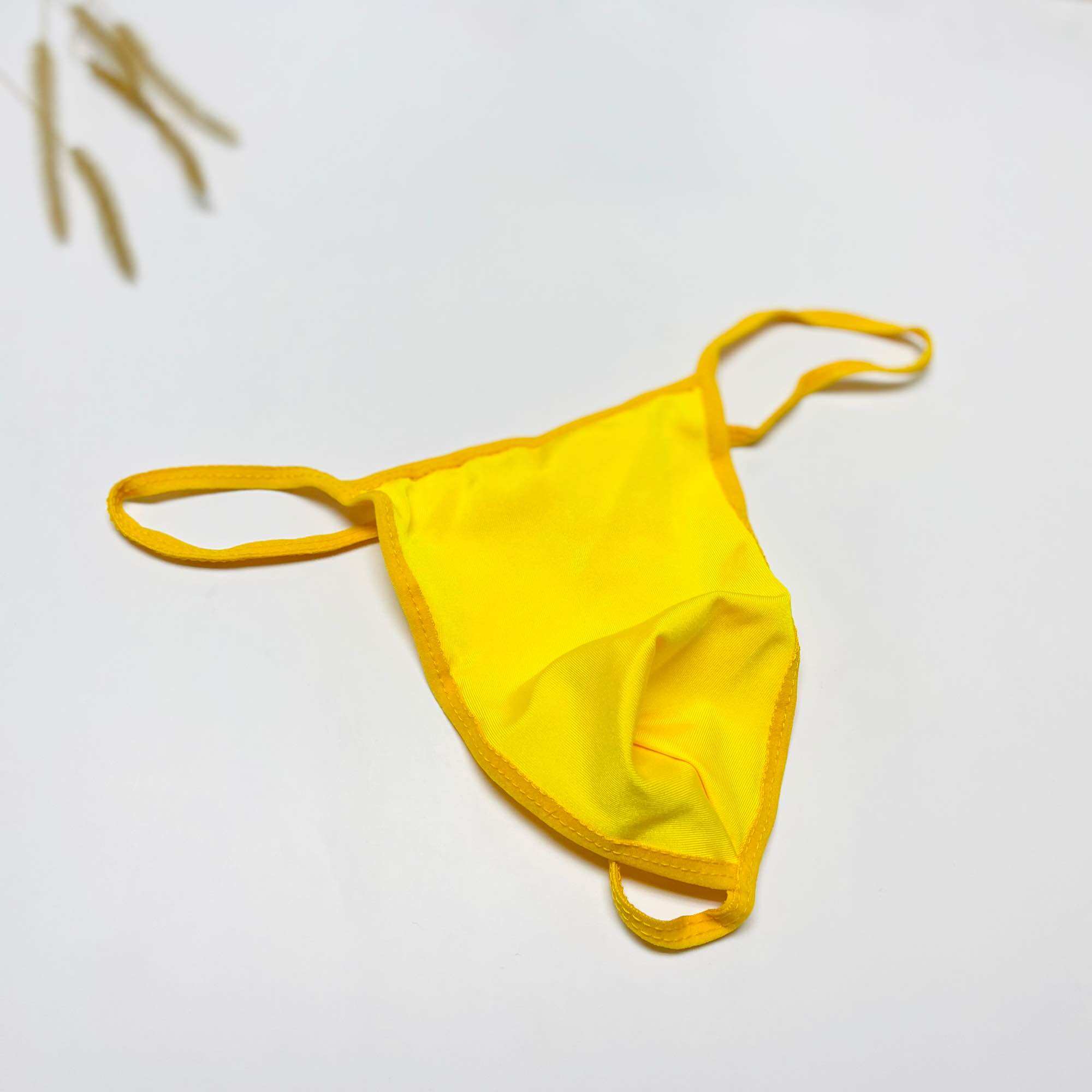 Quần lót nam lọt khe thun cở size L