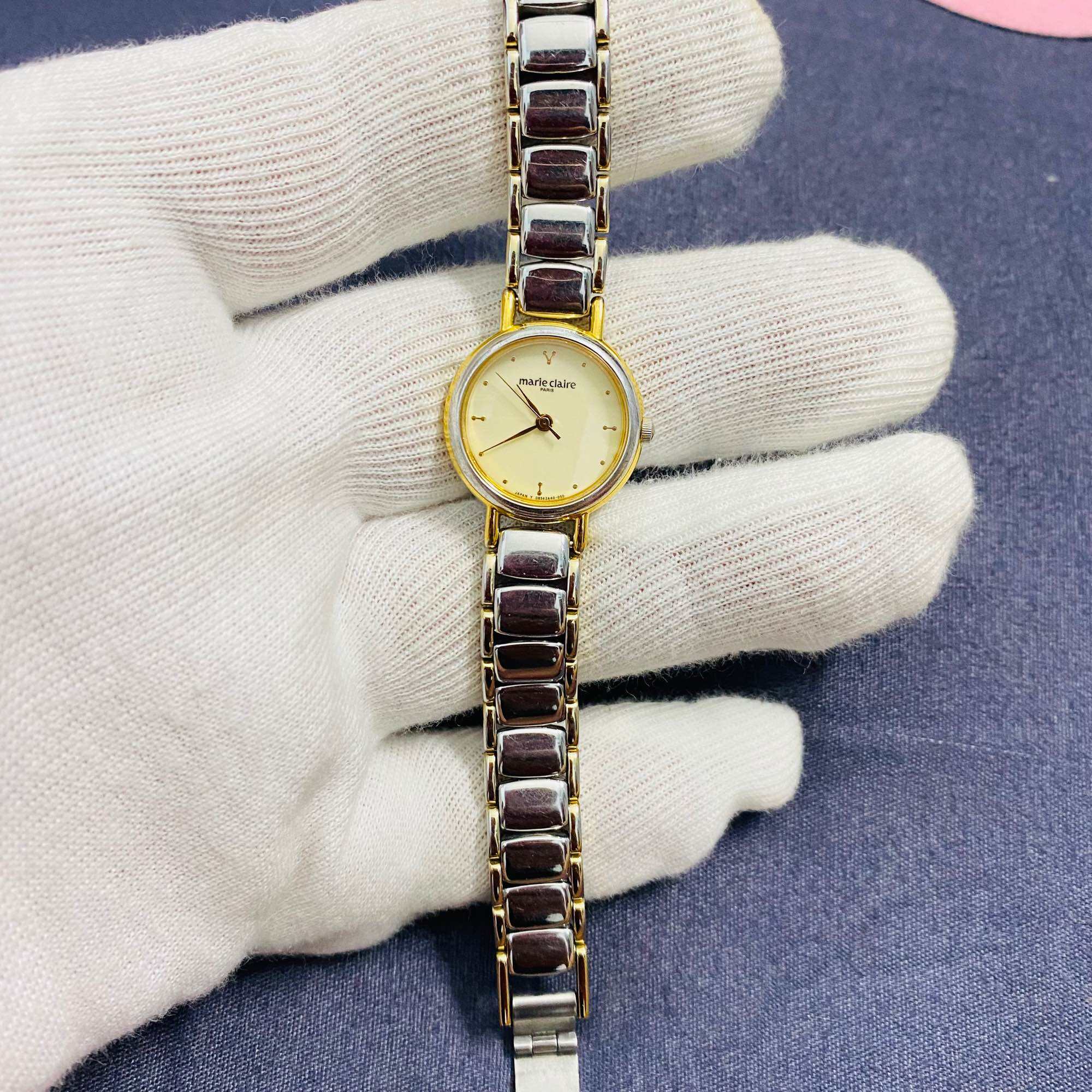 Đồng hồ nữ Marie claire khảm trai , mặt tròn size 21mm, dây tháo không rỉ, độ mới đạt 95%, cam kết hàng chính hãng