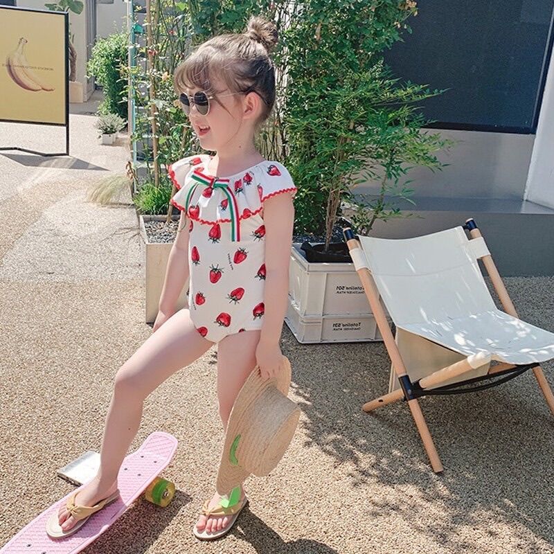 Bikini dâu tây cho bé gái