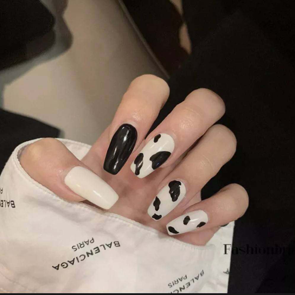 Bộ 24 móng tay giả họa tiết bò sữa trắng đen thời trang xinh xắn kèm keo dán móng