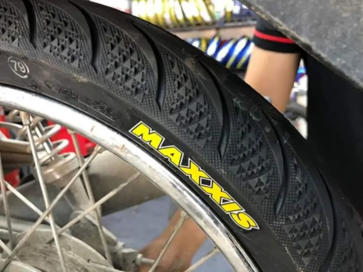 Lốp maxxis 2.50-17 sài ruột