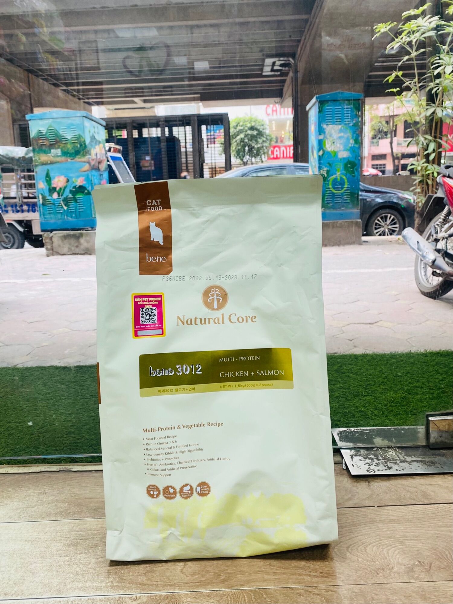 Thức ăn hạt natural core - hạt cho mèo vị gà cá hồi