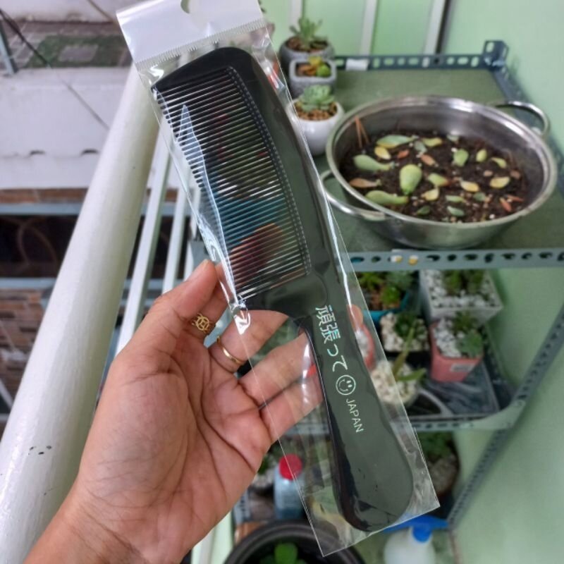 Lược chải tóc nhựa cứng cán nâu đen (21.5cm)