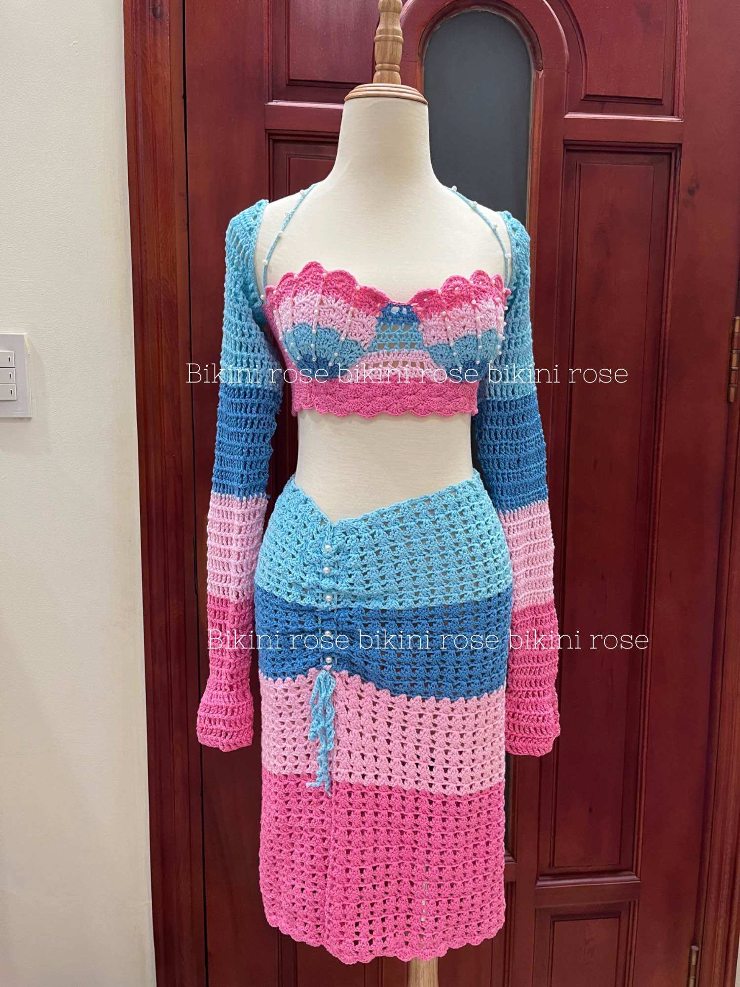 Đầm len móc handmade dài tay vỏ sò màu hồng