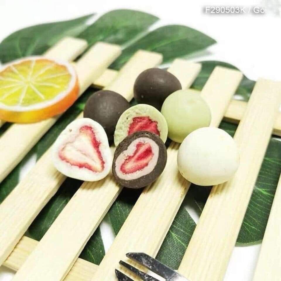 1 gói socola bọc dâu vị socola 60gr