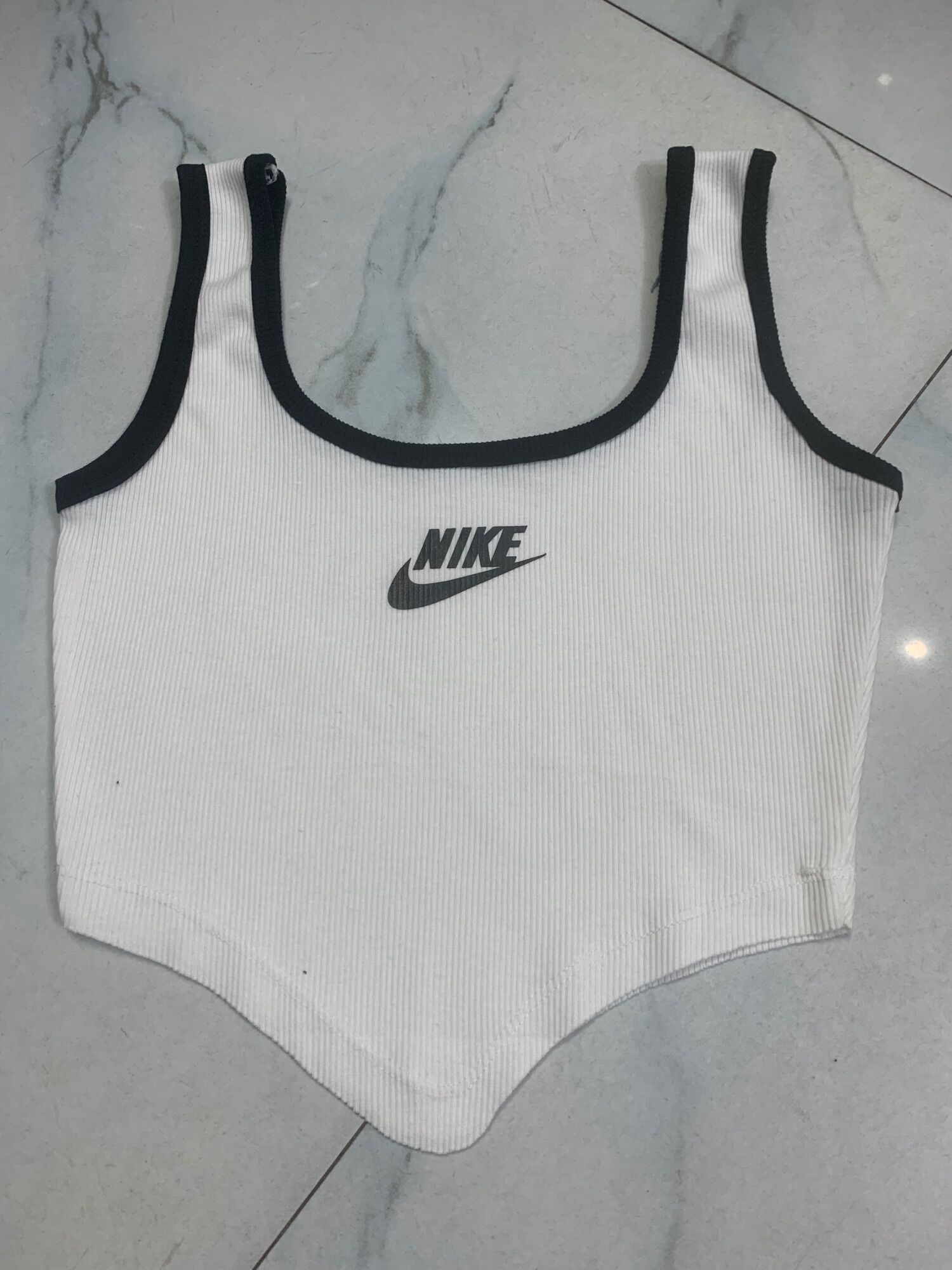 Áo croptop siêu xinh [HCM] có sẵn