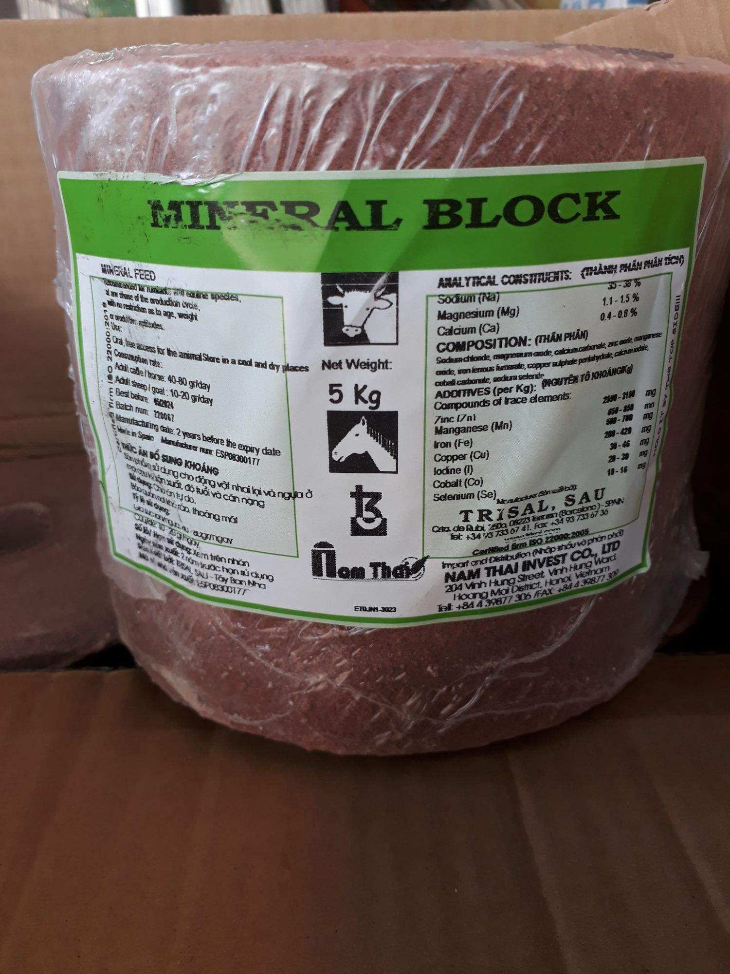 đá khoán bò/ngựa dê liếm, bổ sung vitamin khoán đa lượng