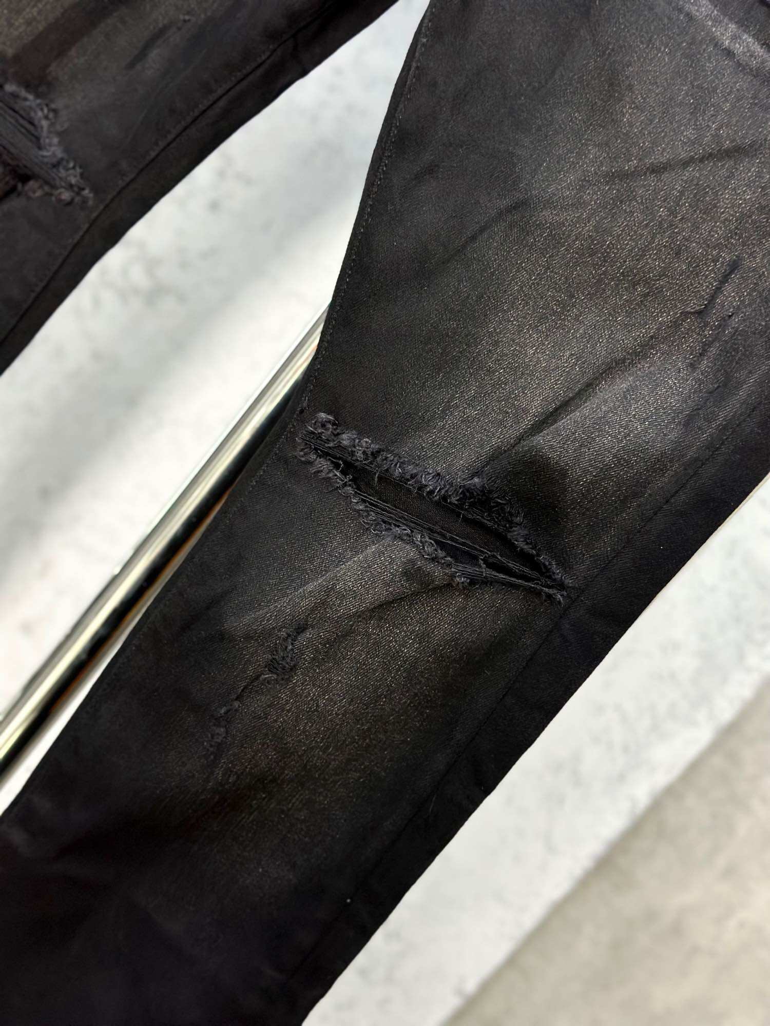 Quần jeans nam 𝔸𝕄𝕀ℝ𝕀 rách gối siêu cấp