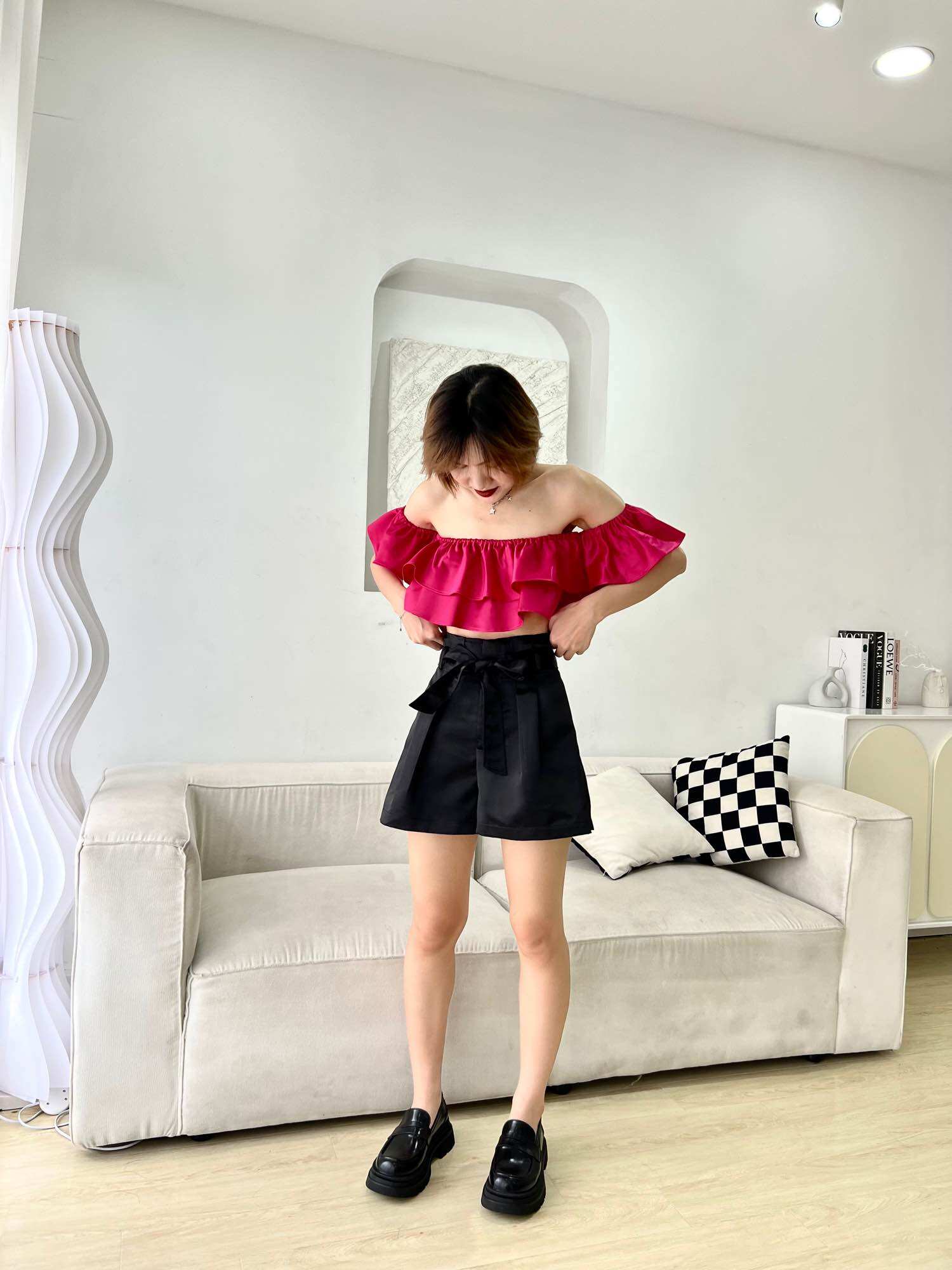 CERA - Quần shorts phối dây cột màu trắng