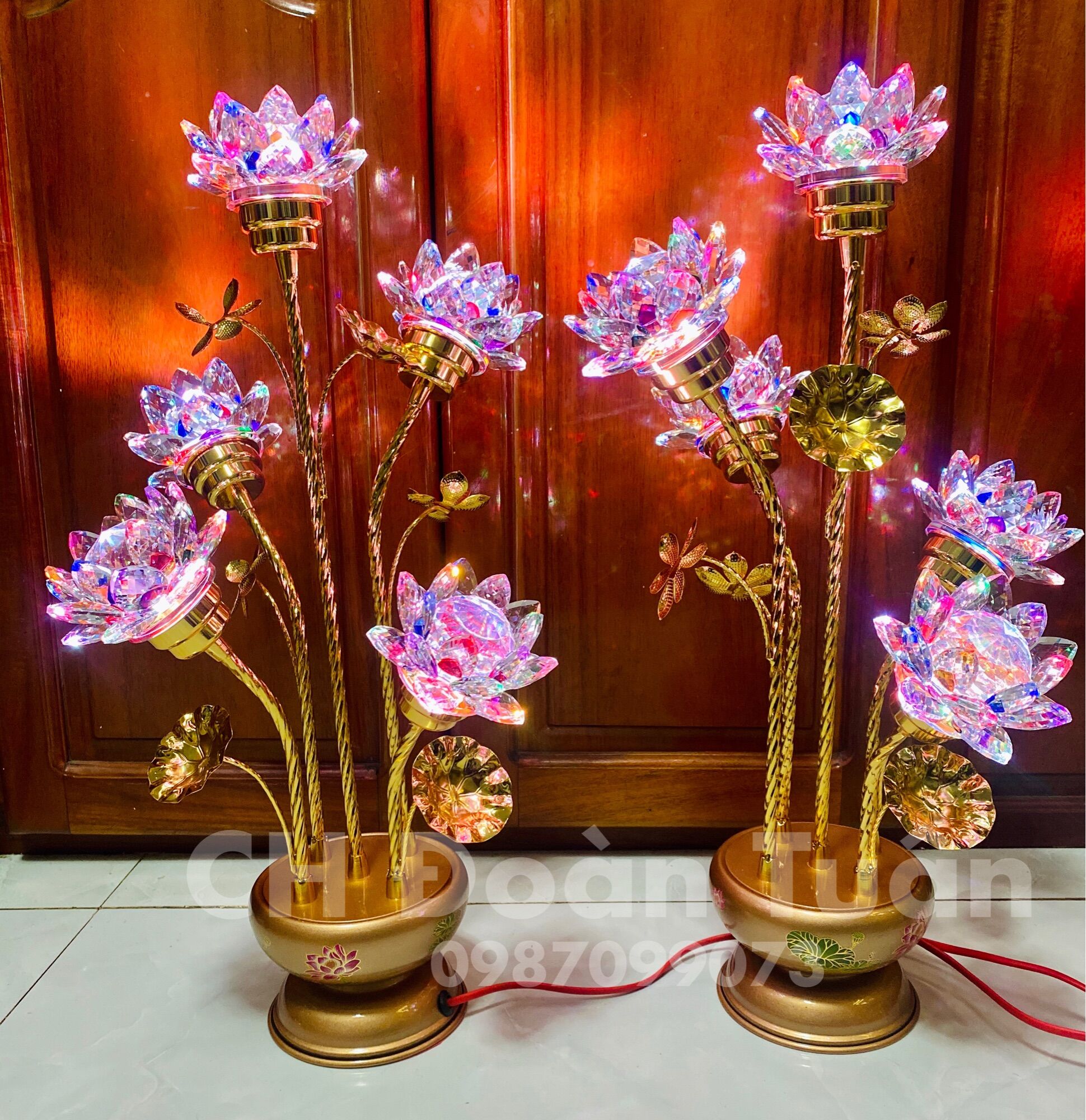cặp đèn bàn thờ bình bông pha lê hoa sen