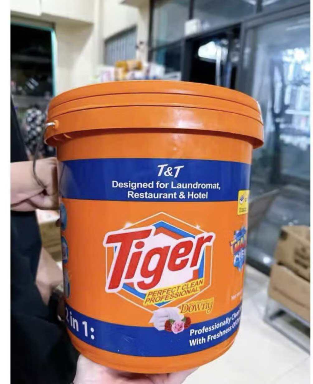 BỘT GIẶT TIGER HƯƠNG NƯỚC XẢ VẢI DOWNY THÙNG 9KG