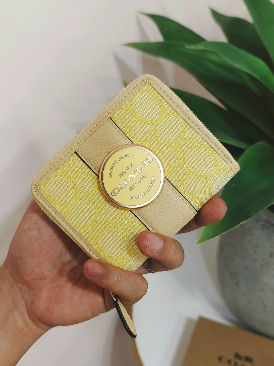 VÍ COACH - Lonnie Small Zip Around Wallet siêu cưng