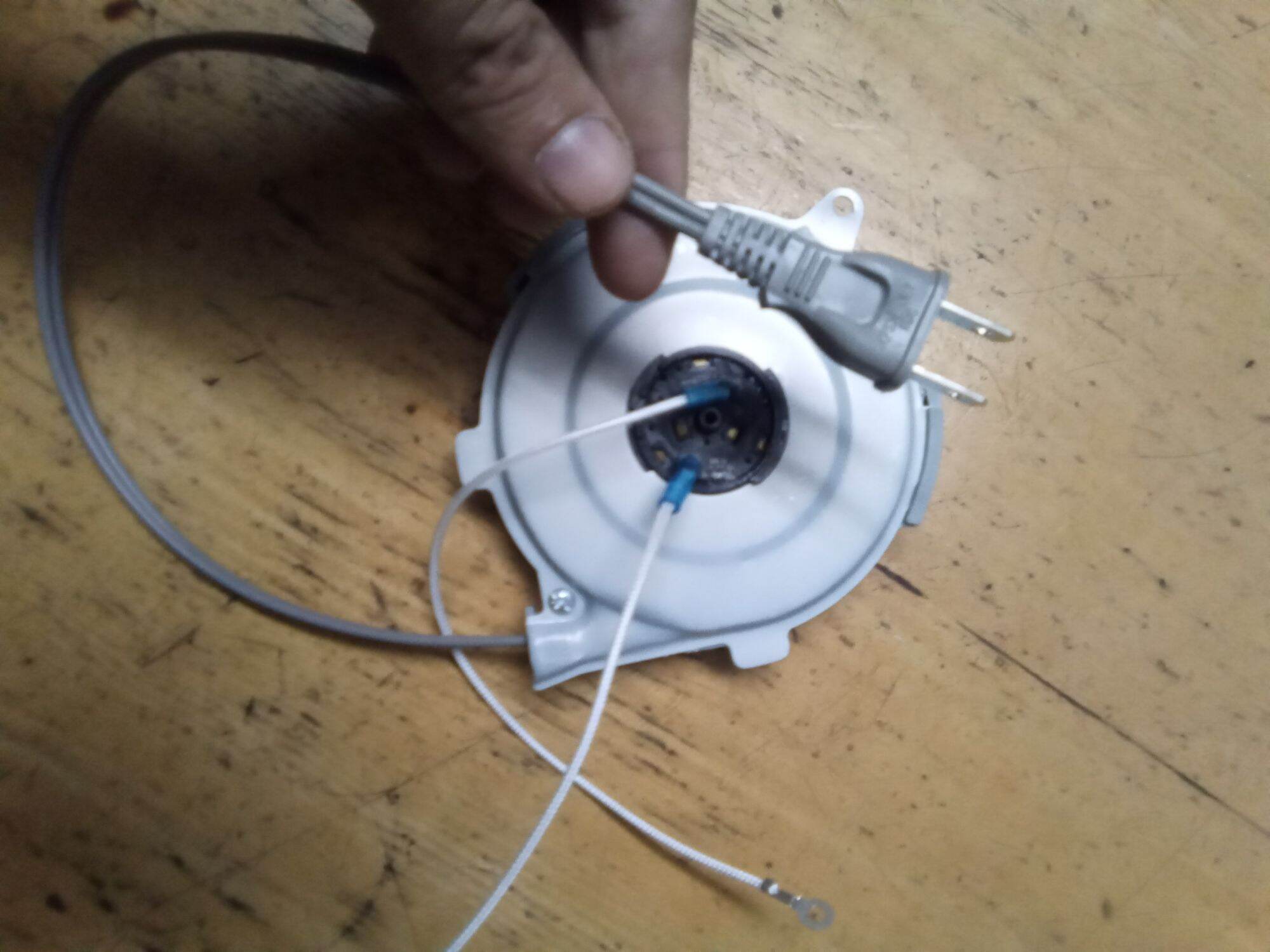 Dây rút nguồn nồi cơm điện