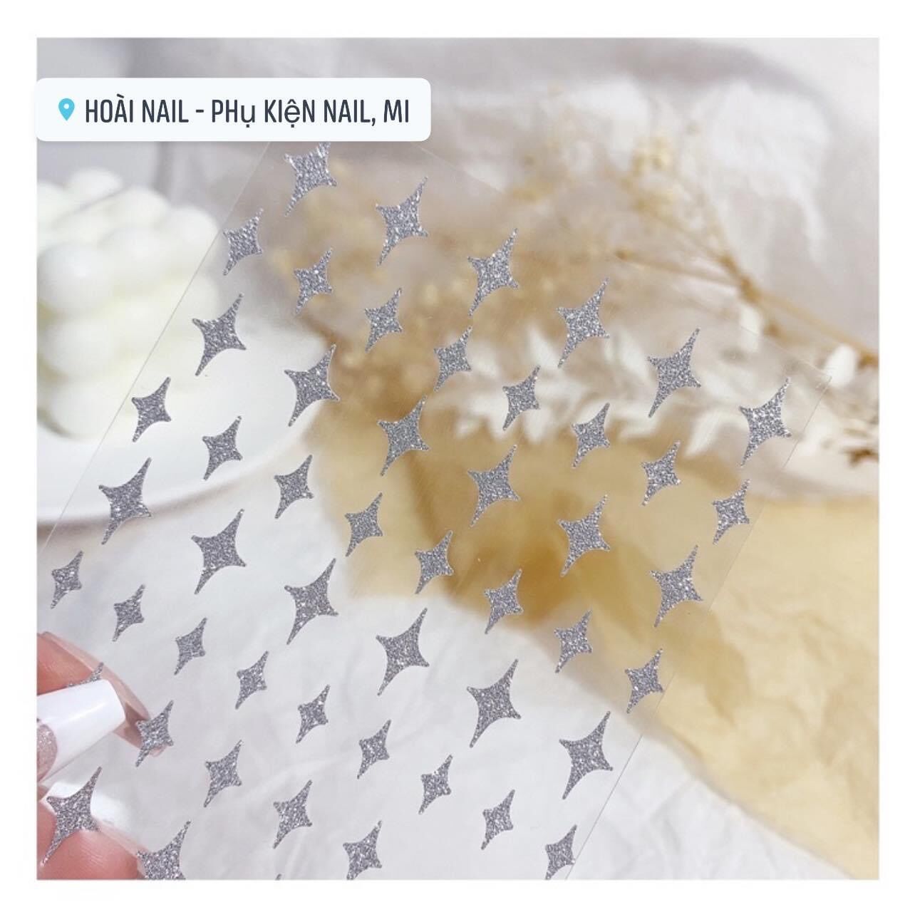 Sticker lấp lánh gắn móng tay