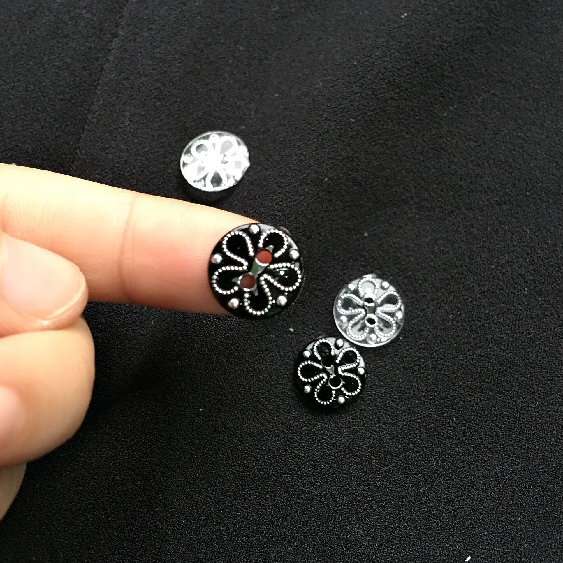 (N023) NÚT SƠ MI KIỂU 2 LỖ CAO CẤP SIZE 1.3cm