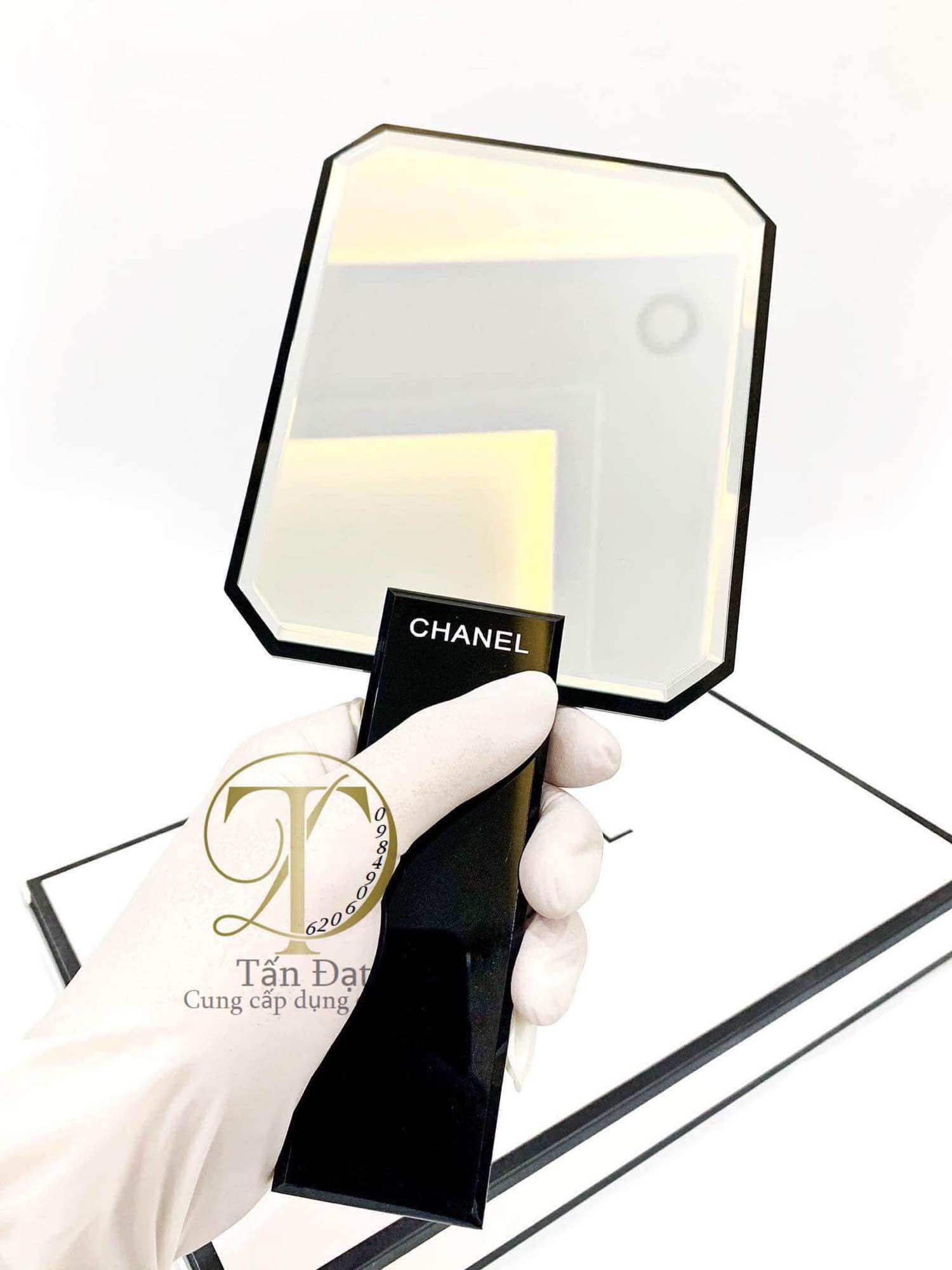 GƯƠNG CẦM TAY CHANEL