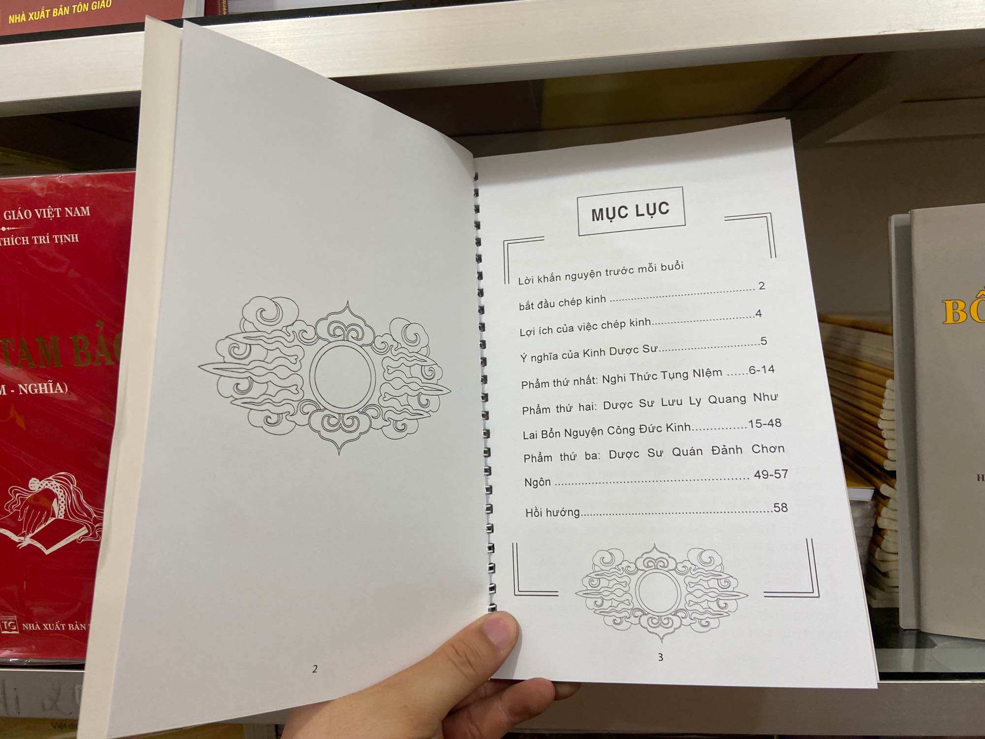 Vở chép kinh Dược Sư in mờ (tặng 1 bút + 7 ngòi)