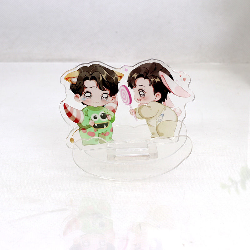 Standee lắc lư Tiêu Chiến Vương Nhất Bác