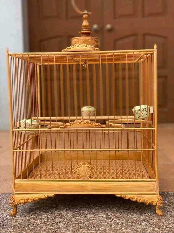 Lồng chim chào mào tự giáp vuông đấu lá đề, đủ nậm tre móc đồng và hai cầu góc