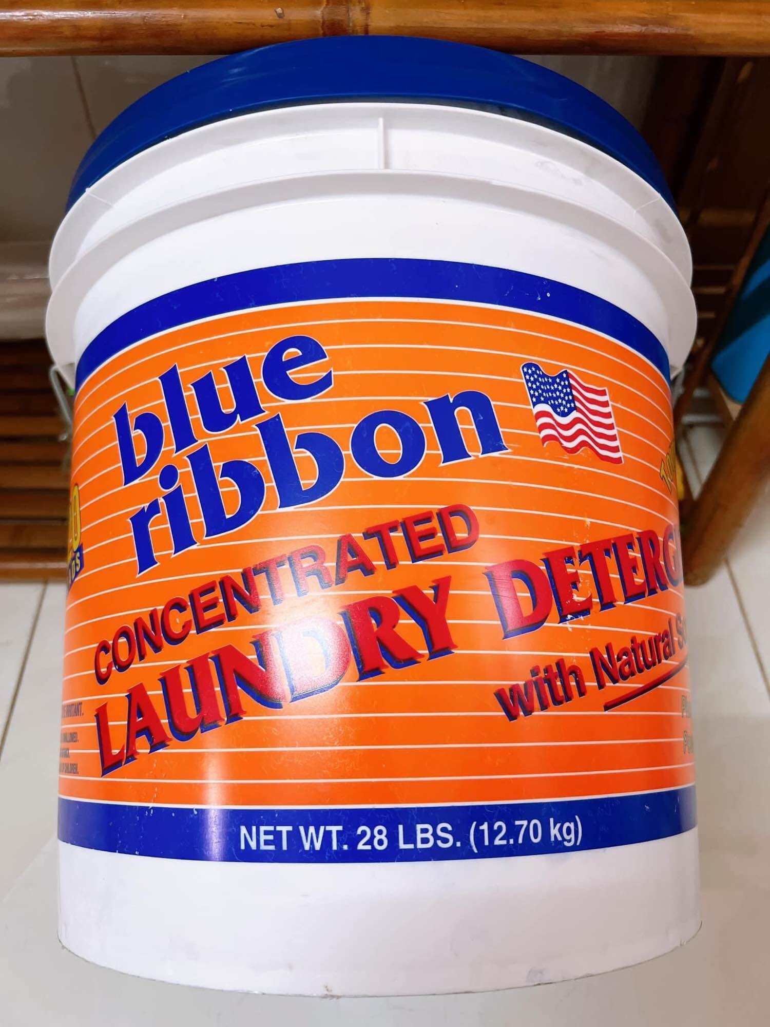 Bột giặt Blue Ribbon Concentrated Laundry Detergent 12,7 kg của Mỹ.