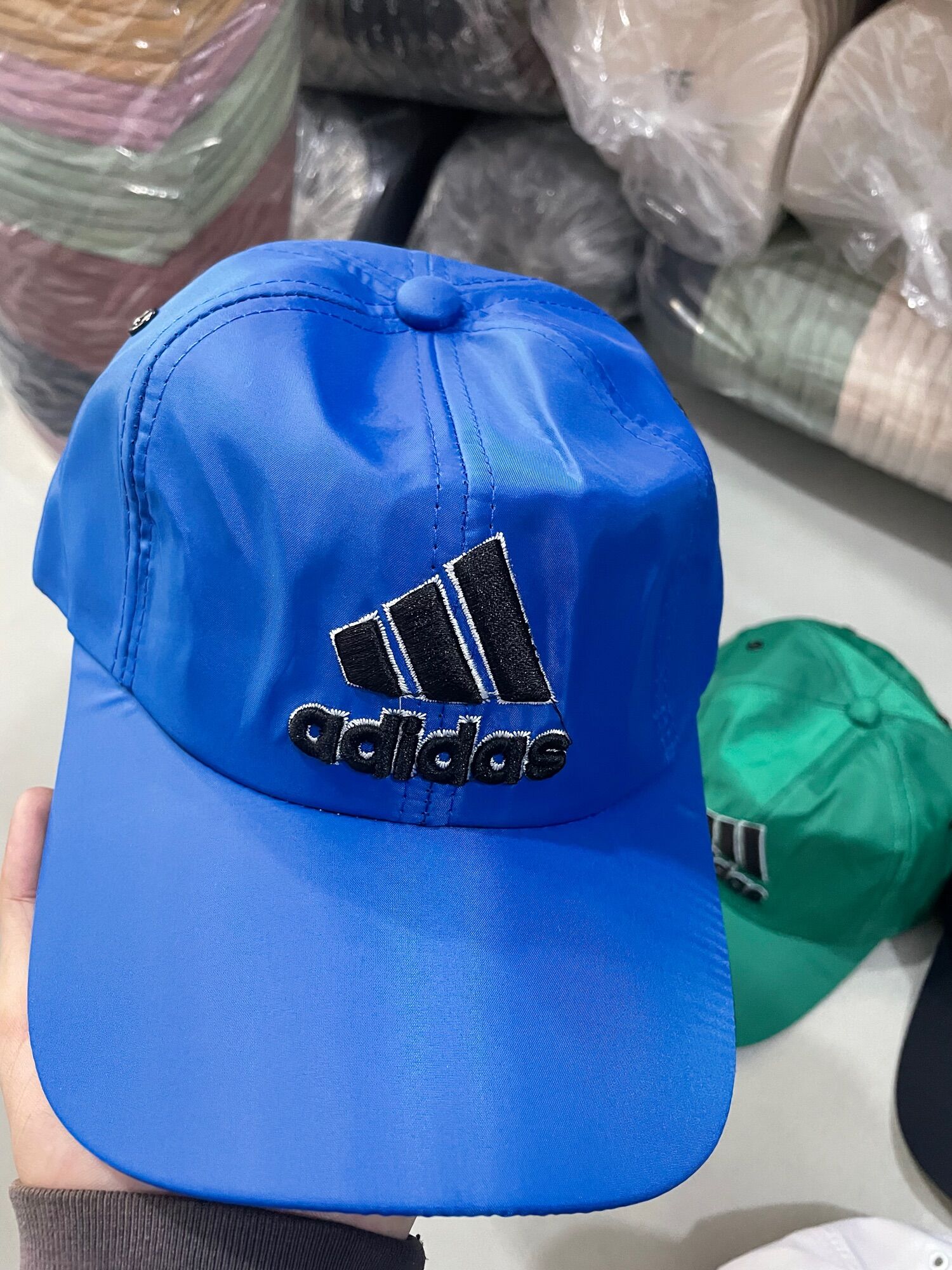 Mũ lưỡi trai chất liệu Dù thêu AdidasSs